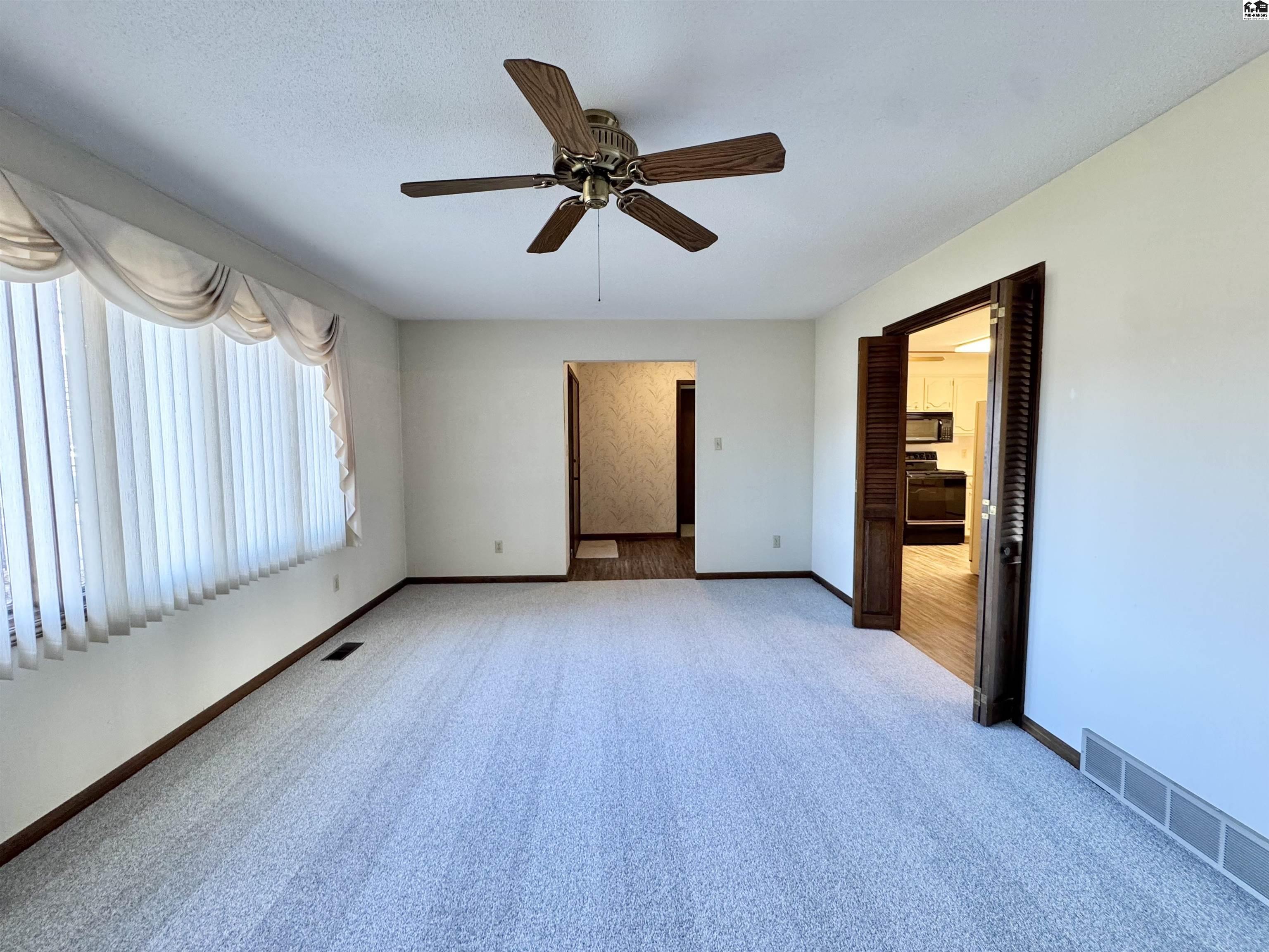 28 Eastwood Drive Hutchinson KS 67502