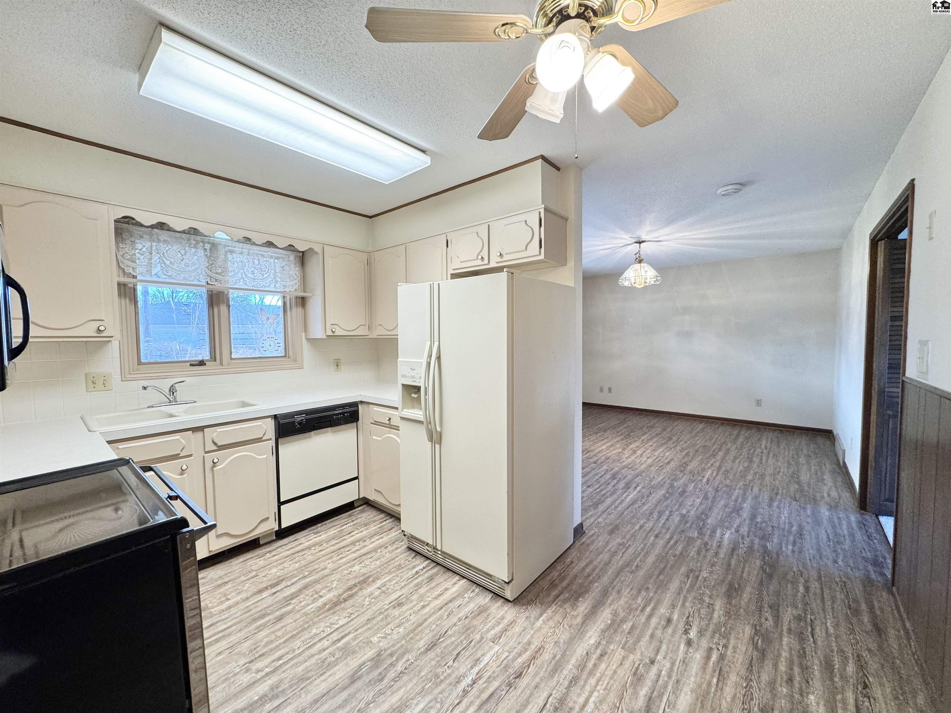 28 Eastwood Drive Hutchinson KS 67502