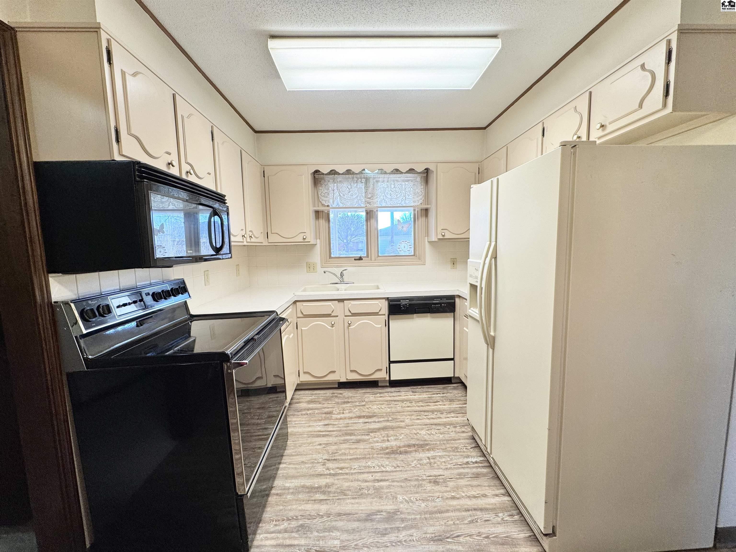 28 Eastwood Drive Hutchinson KS 67502