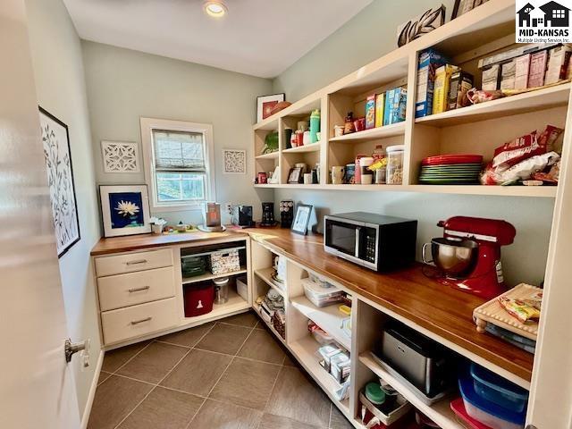 3706 Cherry Hills Drive Hutchinson KS 67502