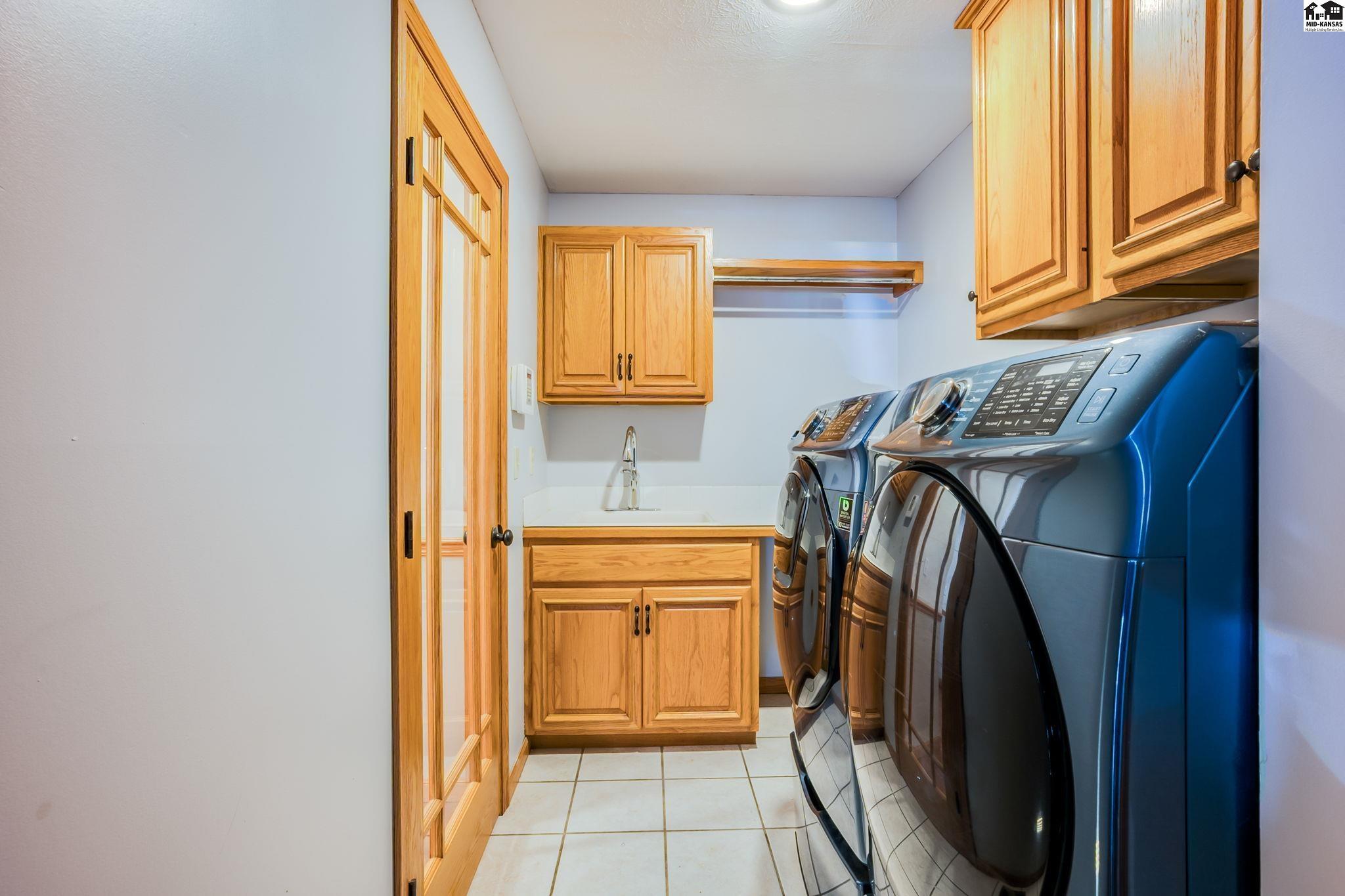 7 Oakwood Lane Hutchinson KS 67502