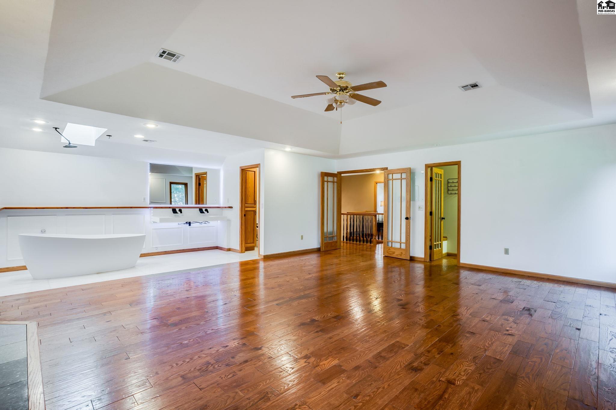 7 Oakwood Lane Hutchinson KS 67502