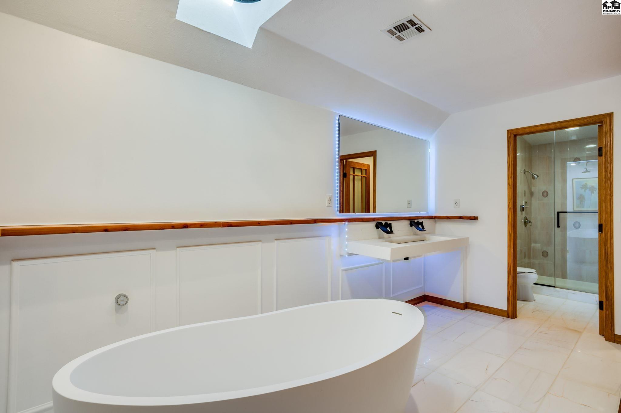 7 Oakwood Lane Hutchinson KS 67502