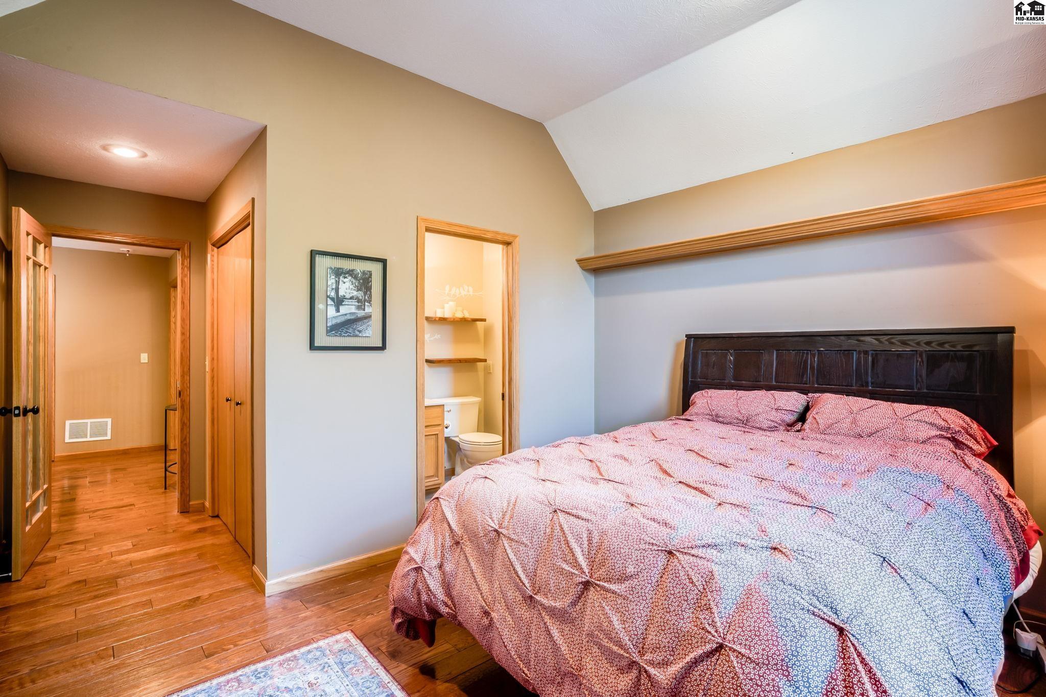 7 Oakwood Lane Hutchinson KS 67502