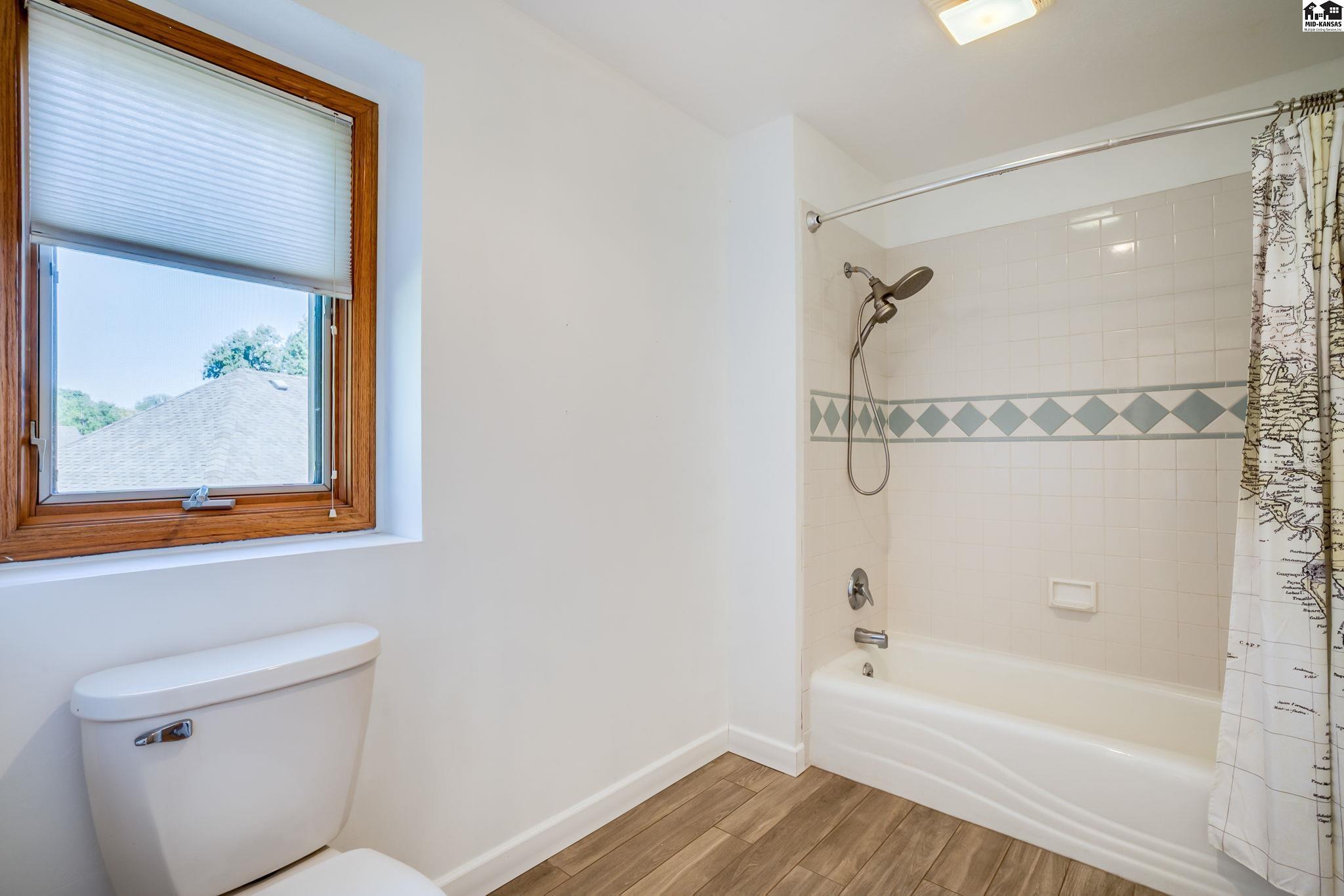 7 Oakwood Lane Hutchinson KS 67502