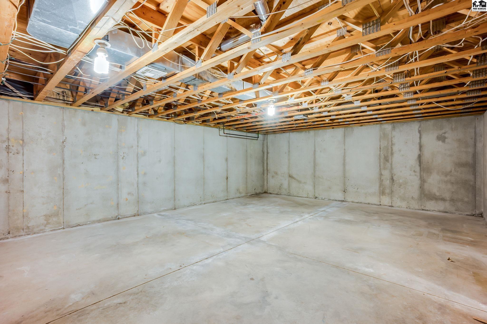 7 Oakwood Lane Hutchinson KS 67502