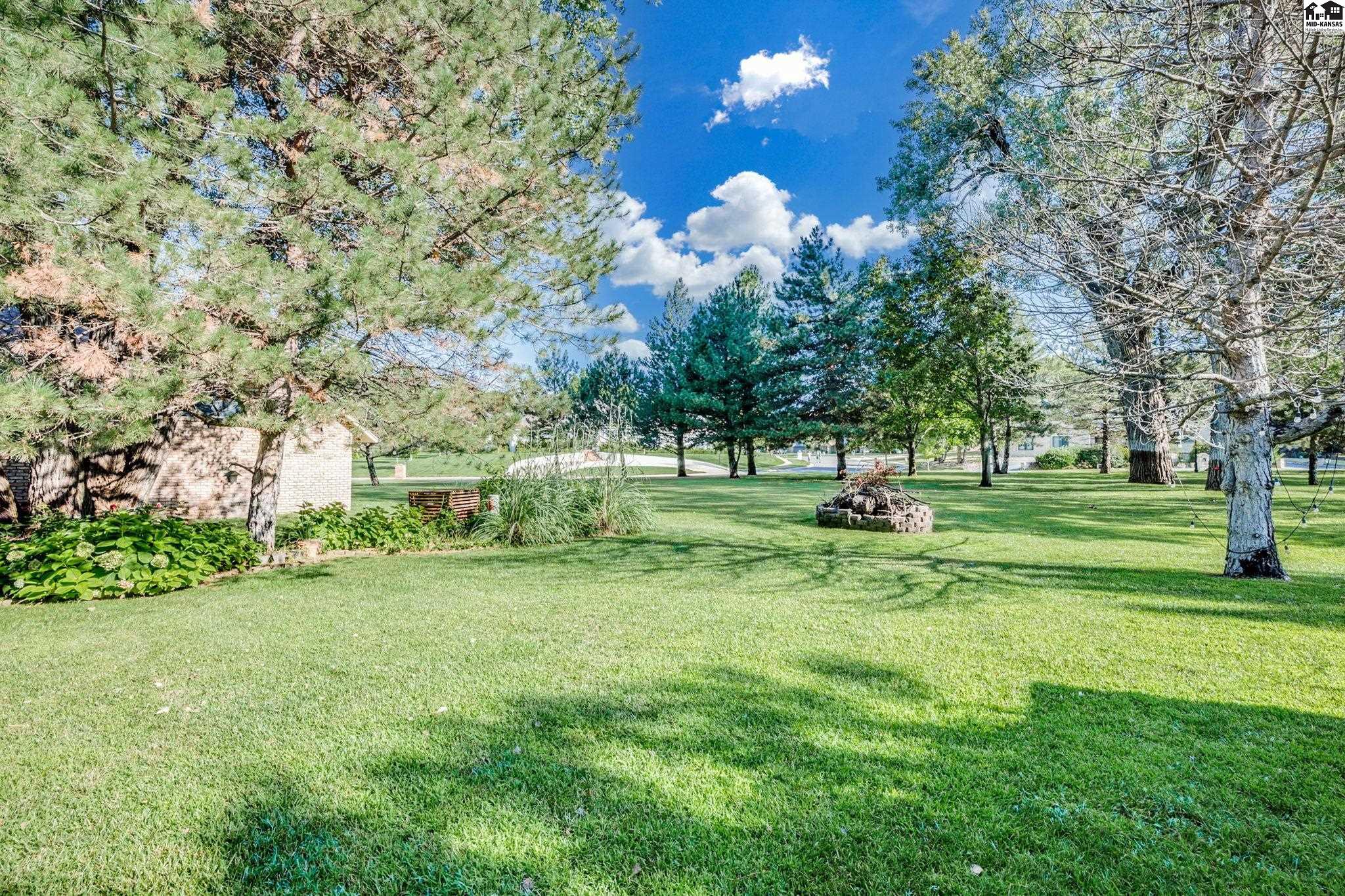 7 Oakwood Lane Hutchinson KS 67502