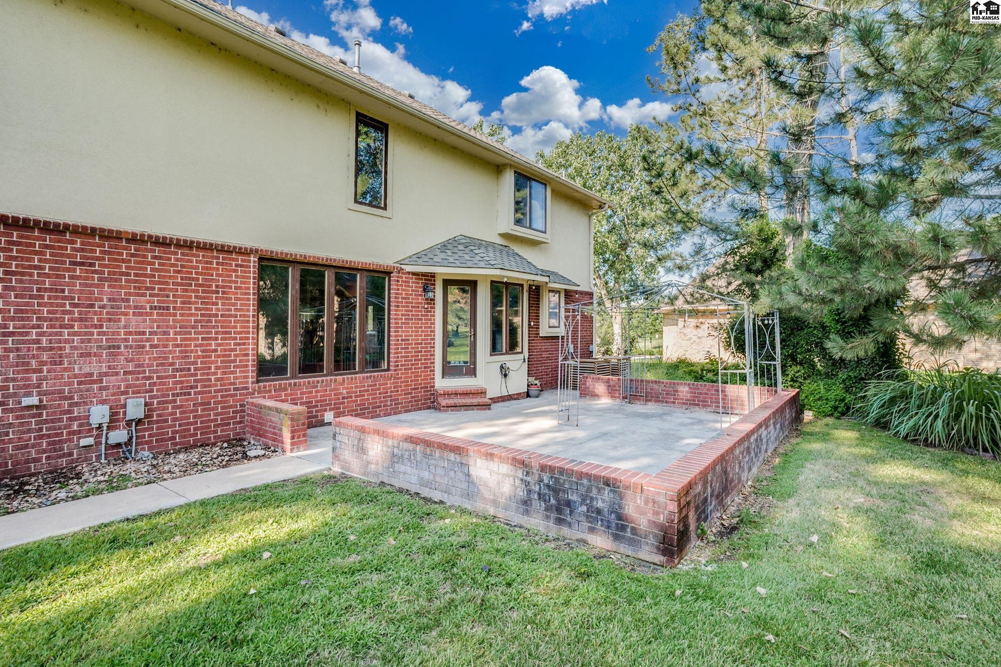 7 Oakwood Lane Hutchinson KS 67502