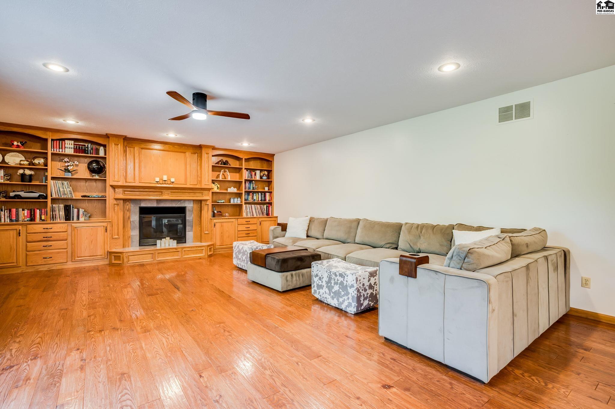 7 Oakwood Lane Hutchinson KS 67502