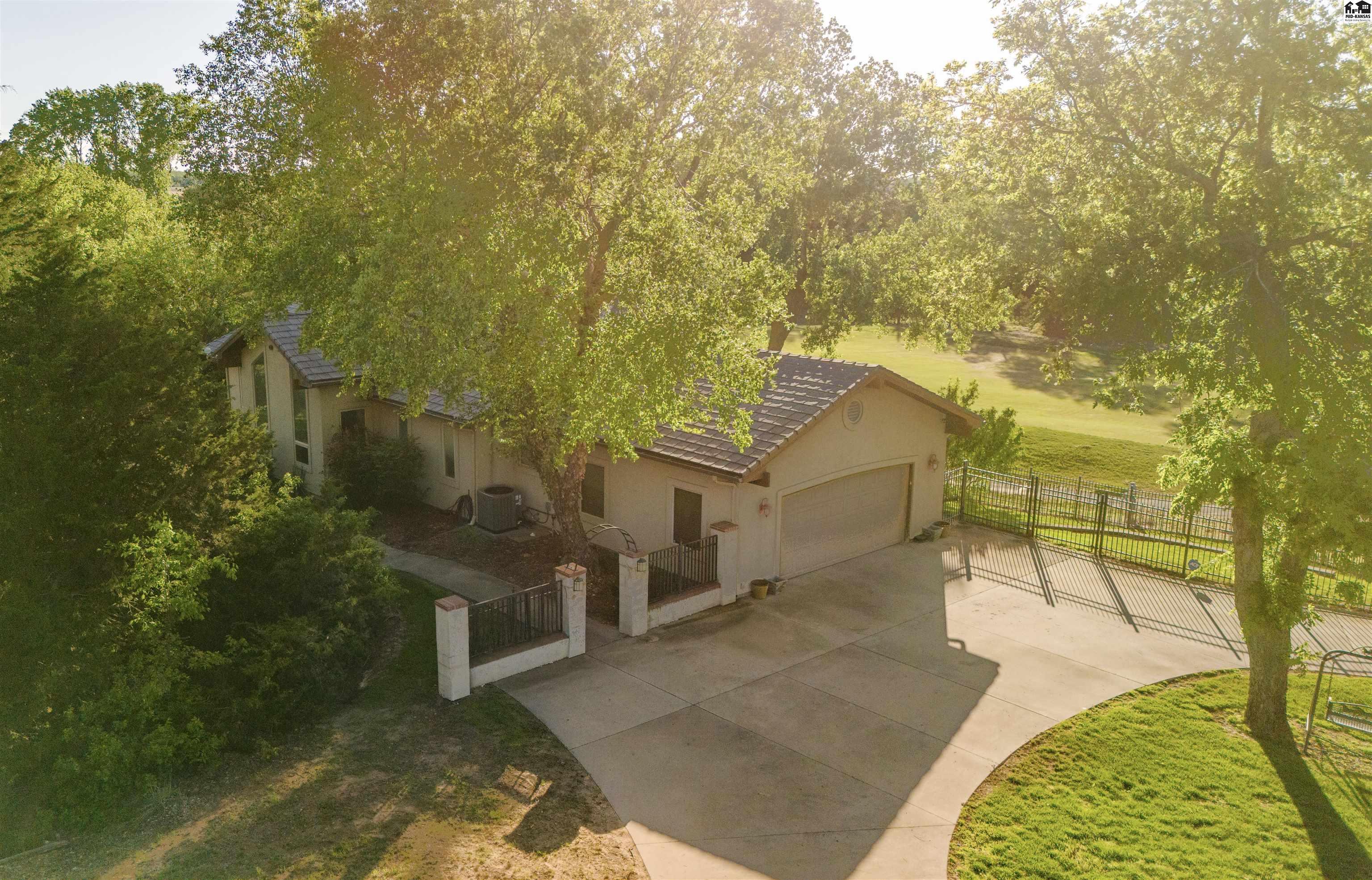 10171 Paganica Pass Hutchinson KS 67502