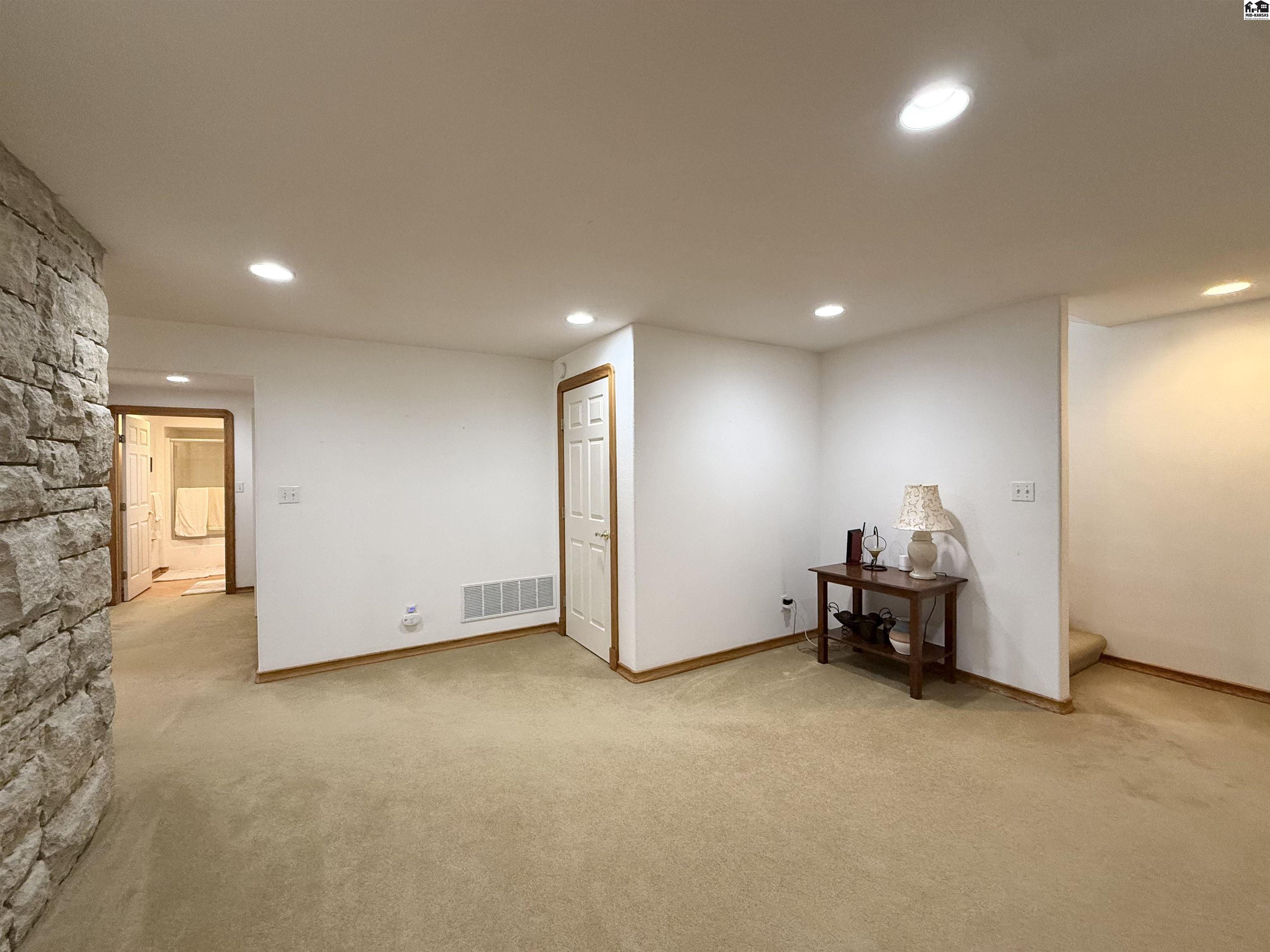10171 Paganica Pass Hutchinson KS 67502