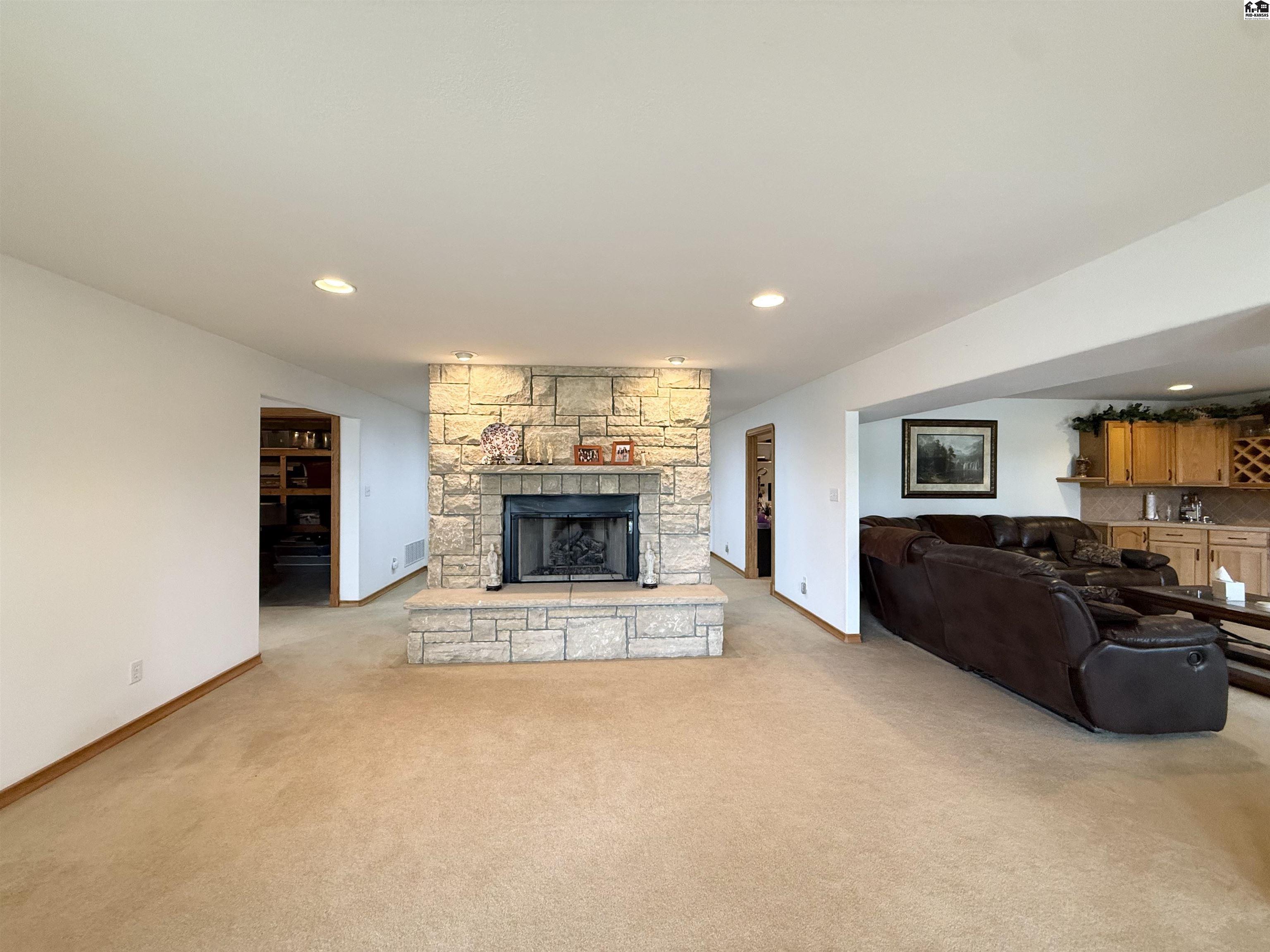 10171 Paganica Pass Hutchinson KS 67502