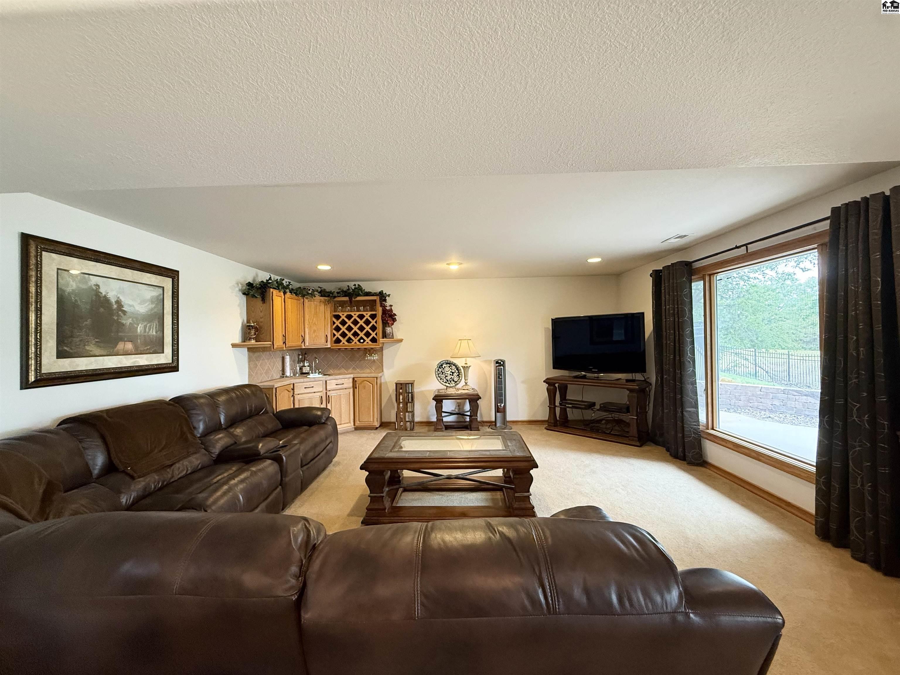 10171 Paganica Pass Hutchinson KS 67502