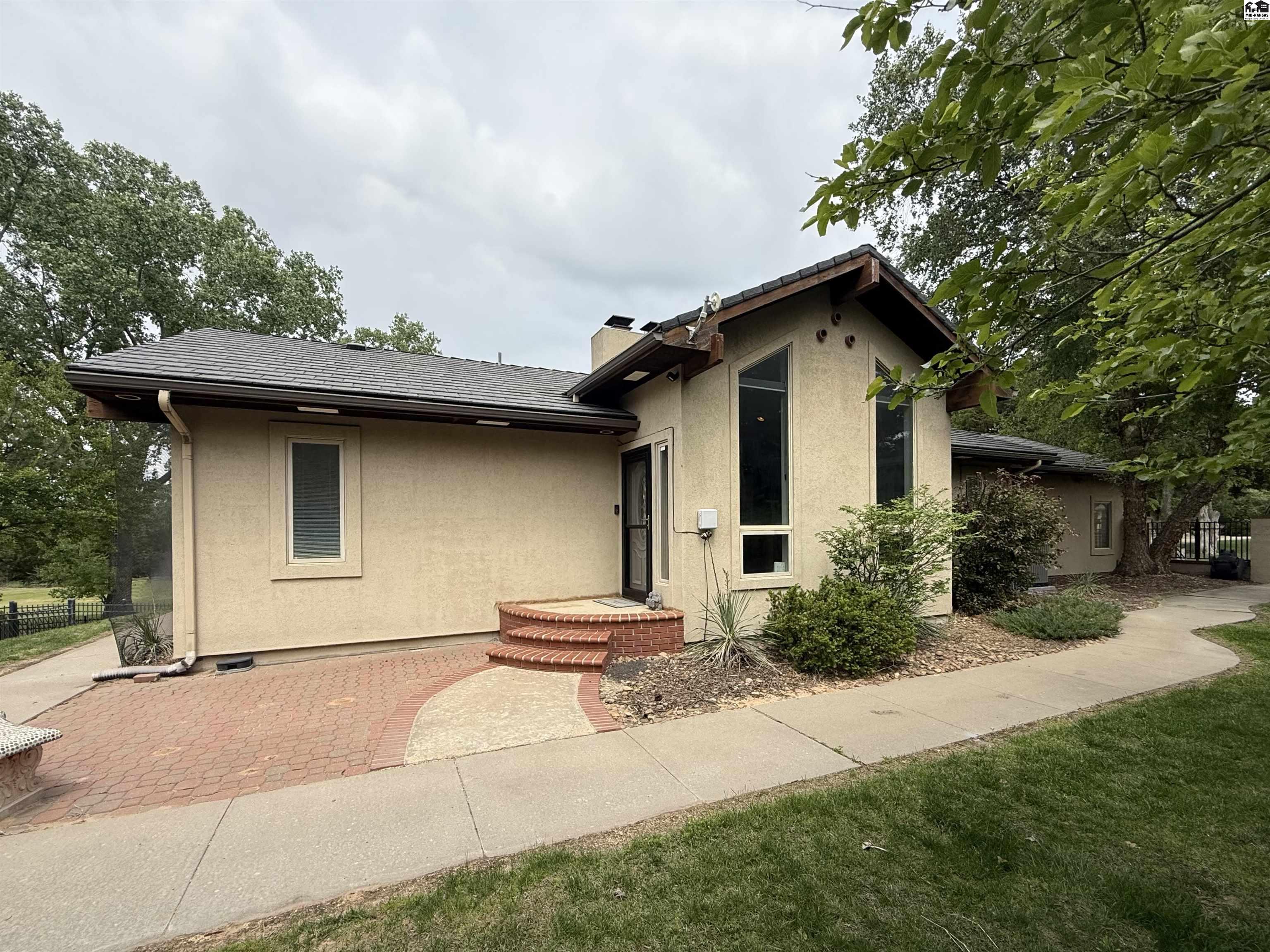 10171 Paganica Pass Hutchinson KS 67502