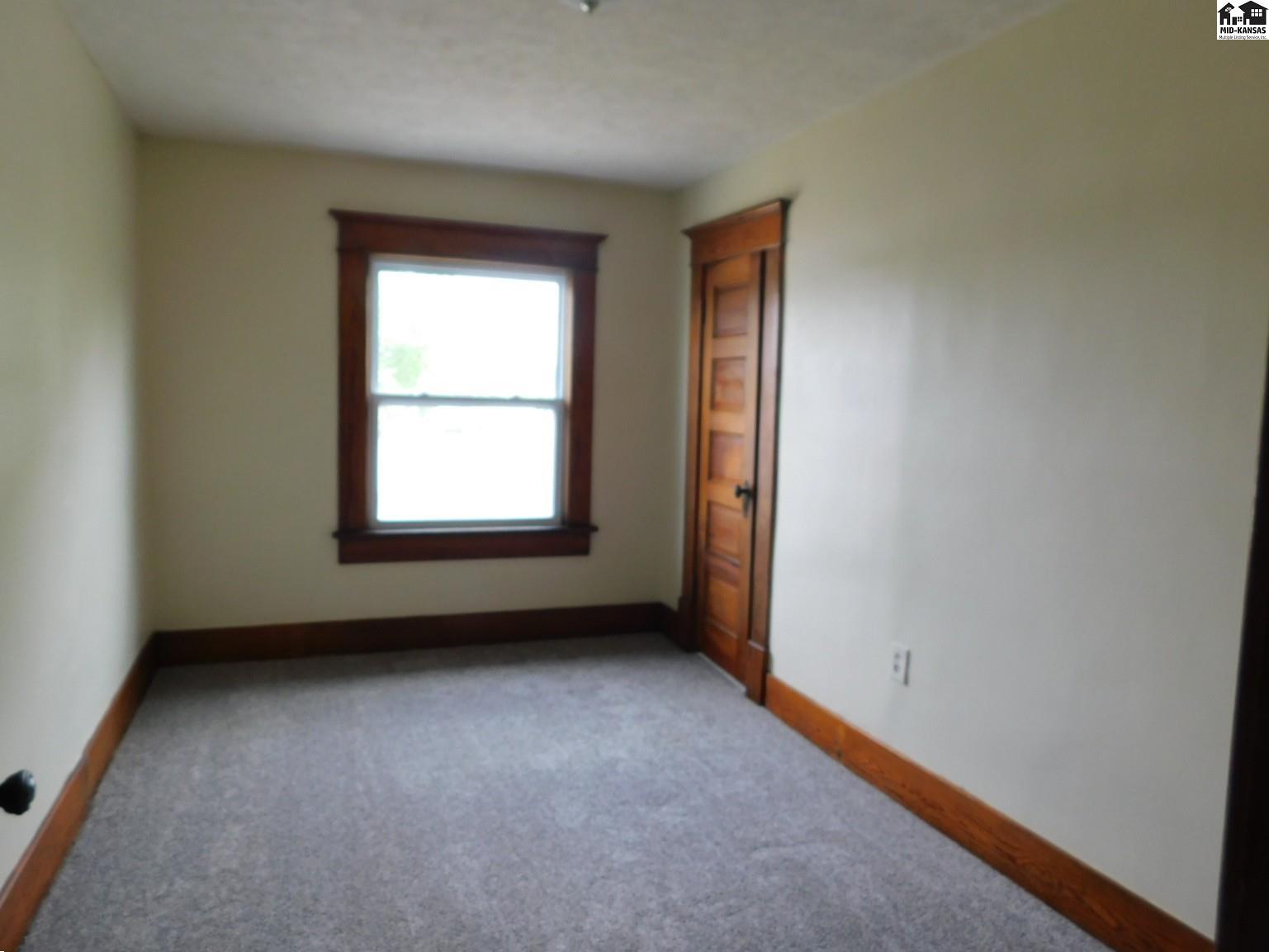1225 E 11th Avenue Hutchinson KS 67501