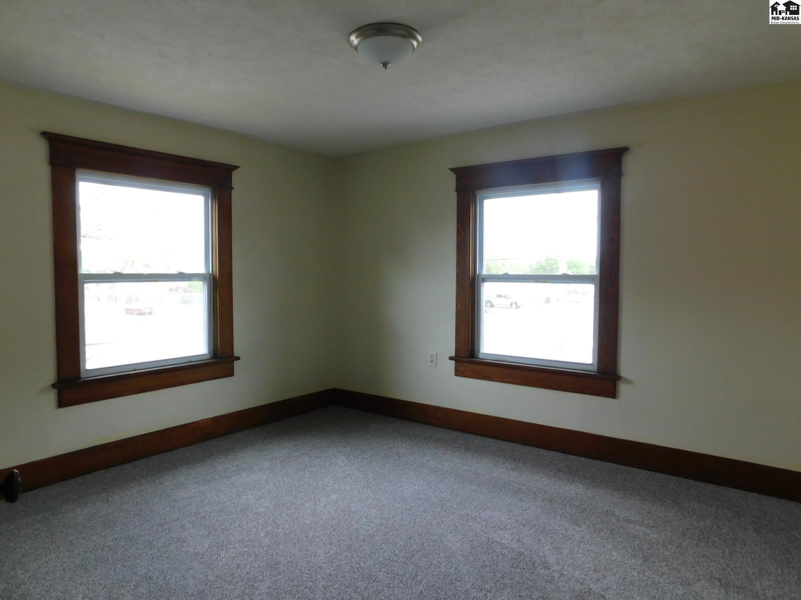 1225 E 11th Avenue Hutchinson KS 67501