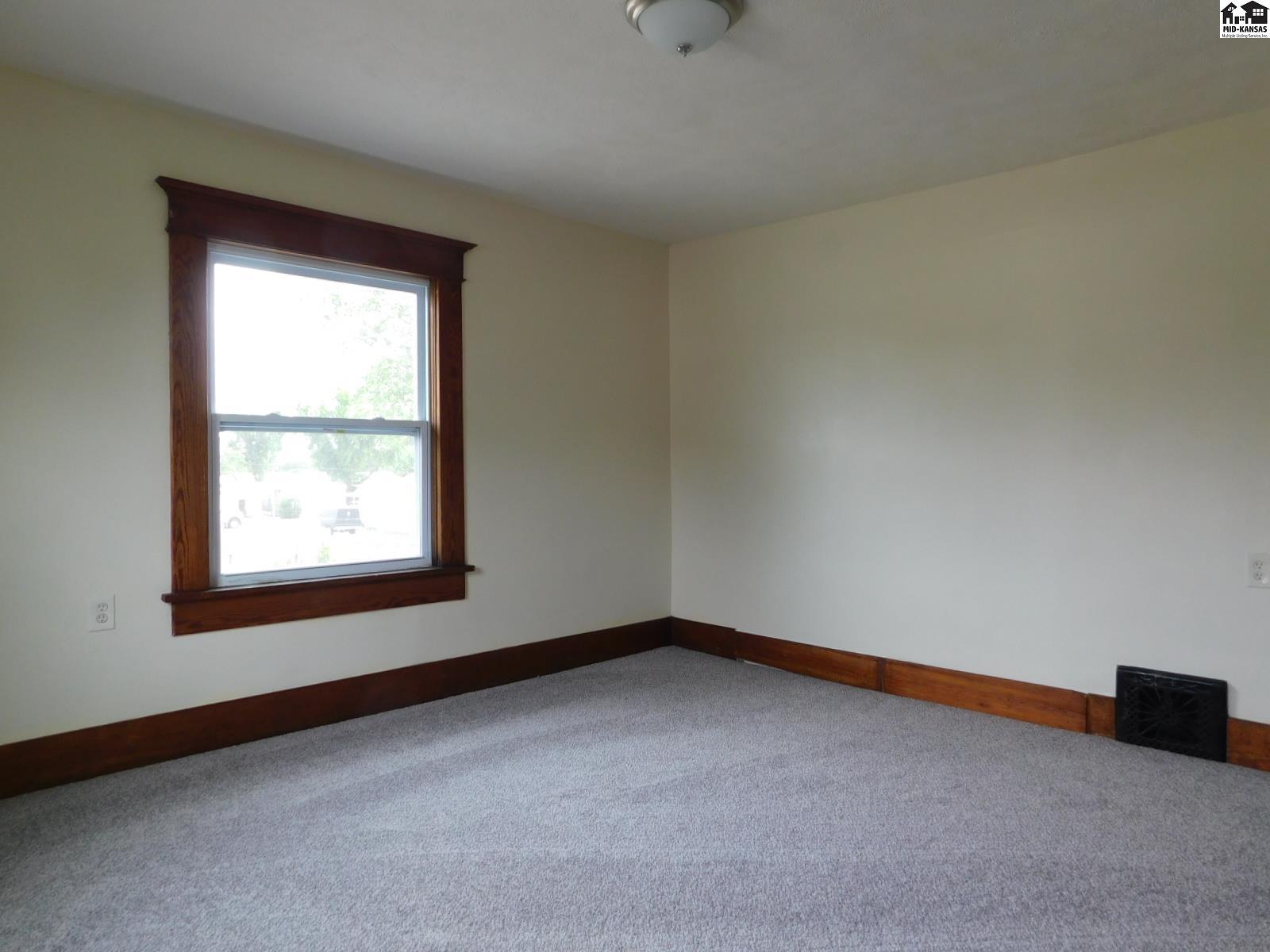 1225 E 11th Avenue Hutchinson KS 67501