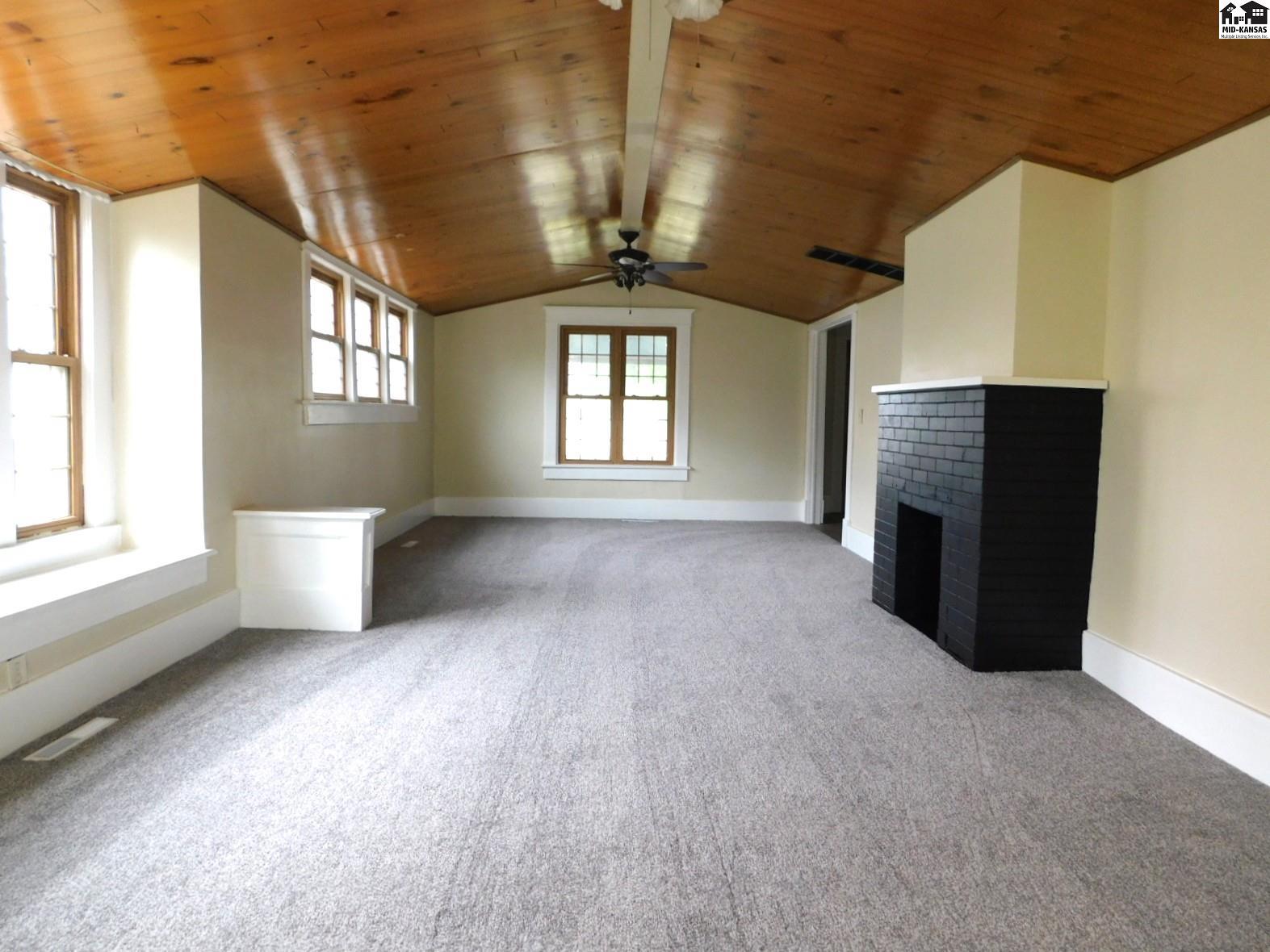 1225 E 11th Avenue Hutchinson KS 67501