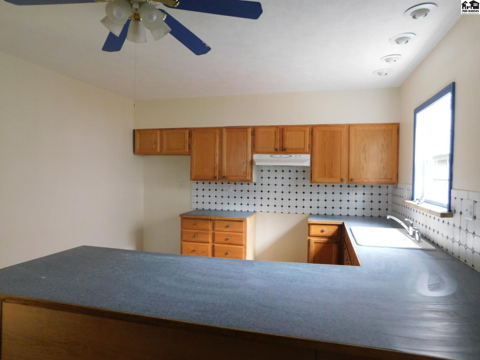 1225 E 11th Avenue Hutchinson KS 67501