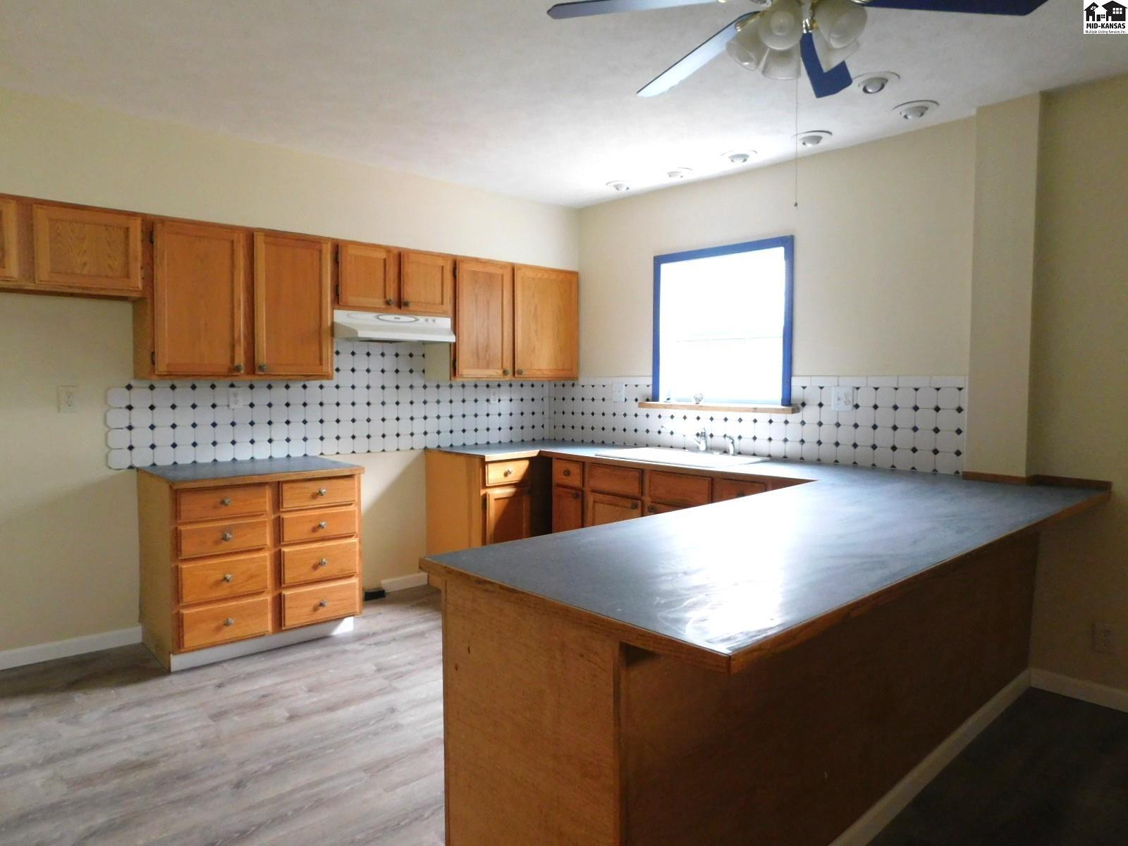 1225 E 11th Avenue Hutchinson KS 67501