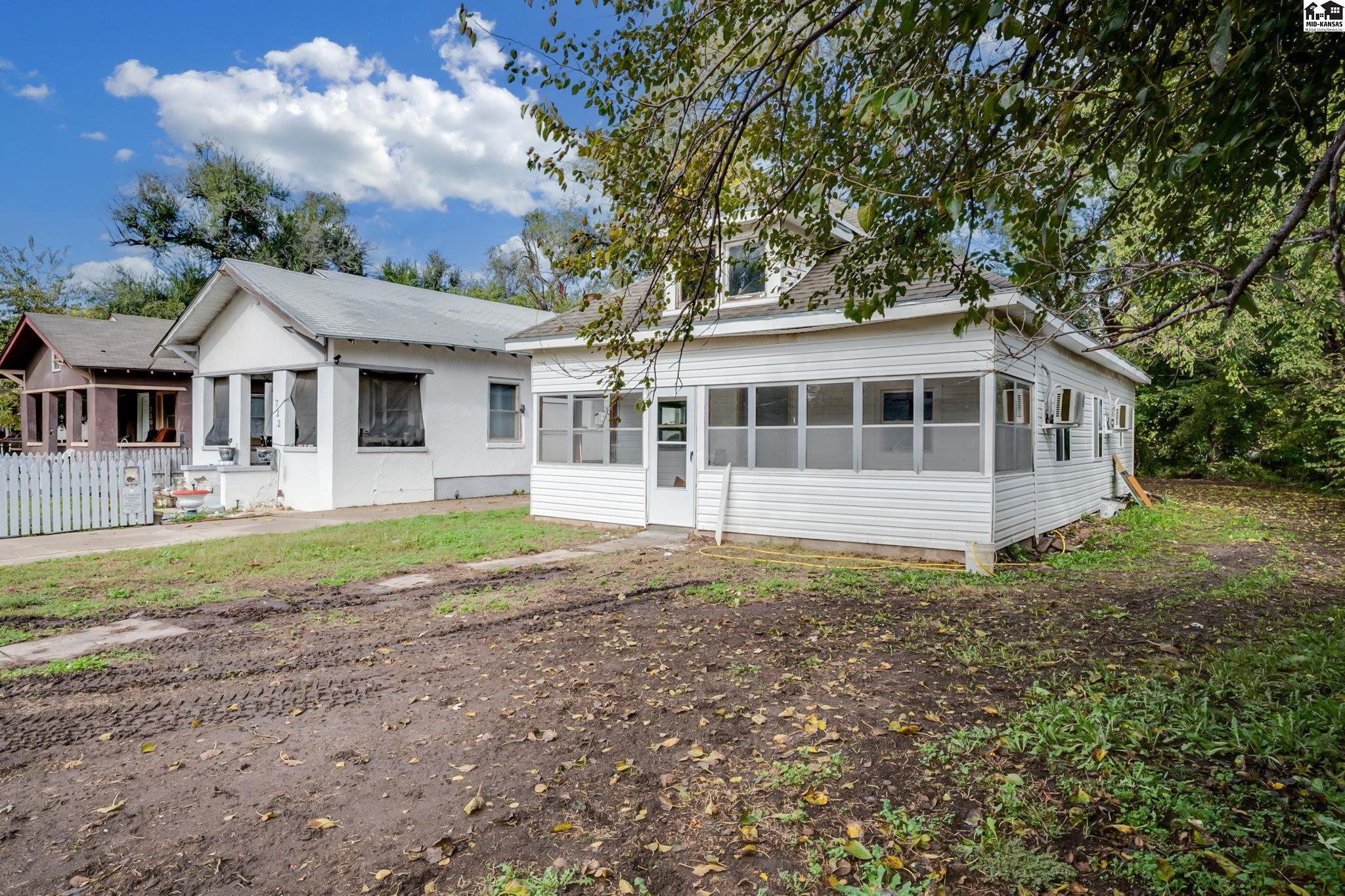 Hutchinson KS, 724 E 1st Avenue