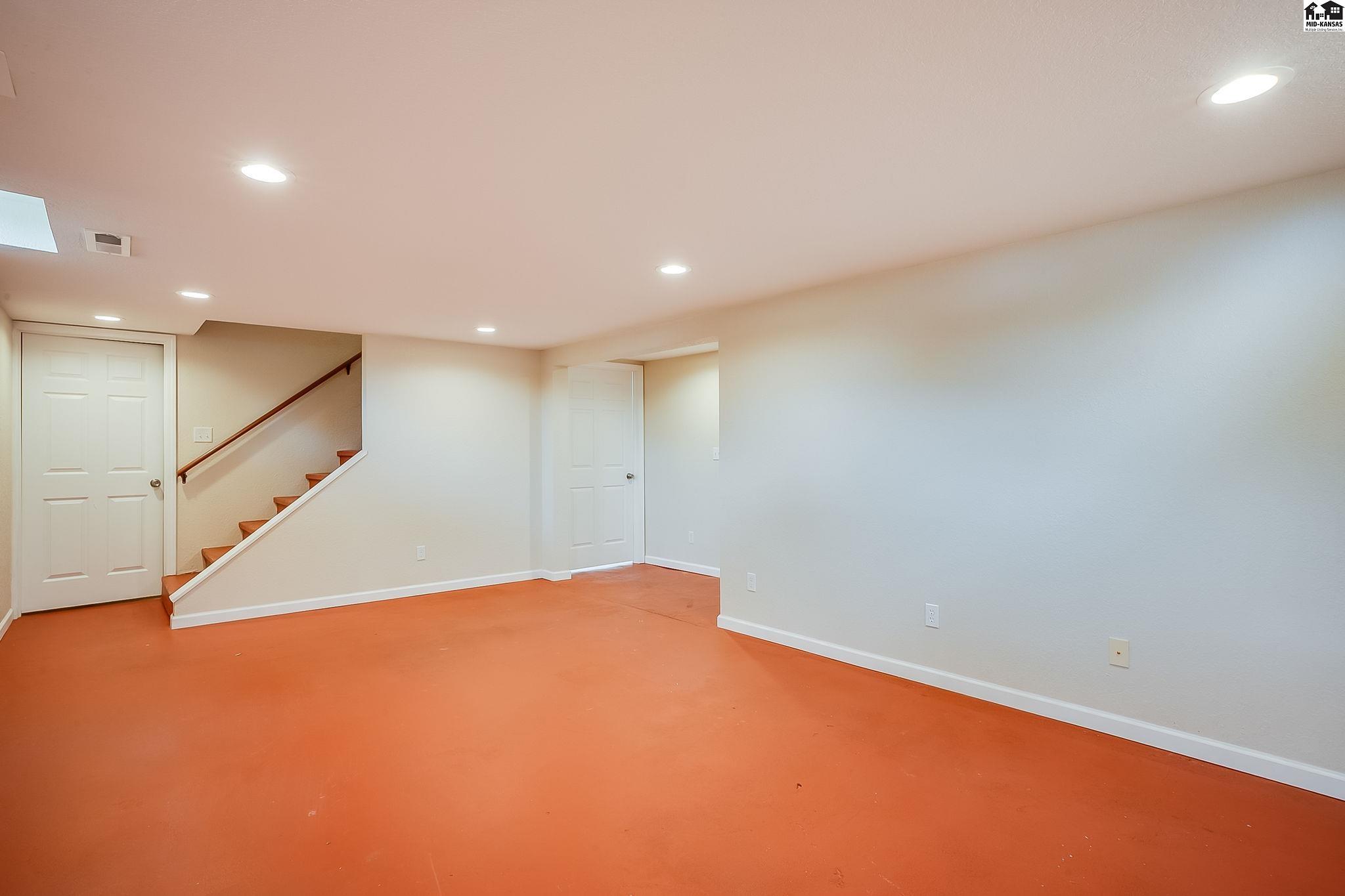 1213 E 14th Avenue Hutchinson KS 67502