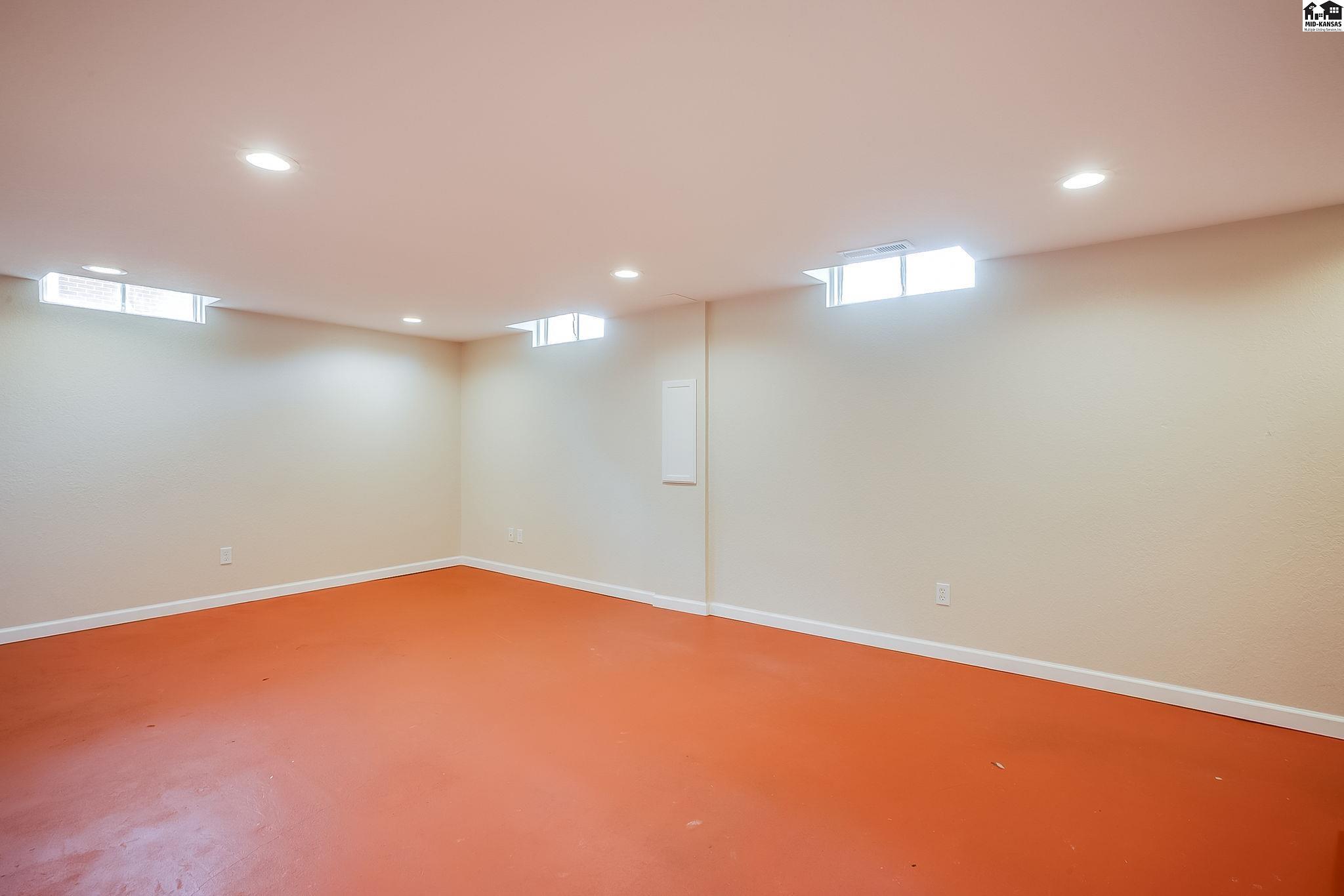 1213 E 14th Avenue Hutchinson KS 67502