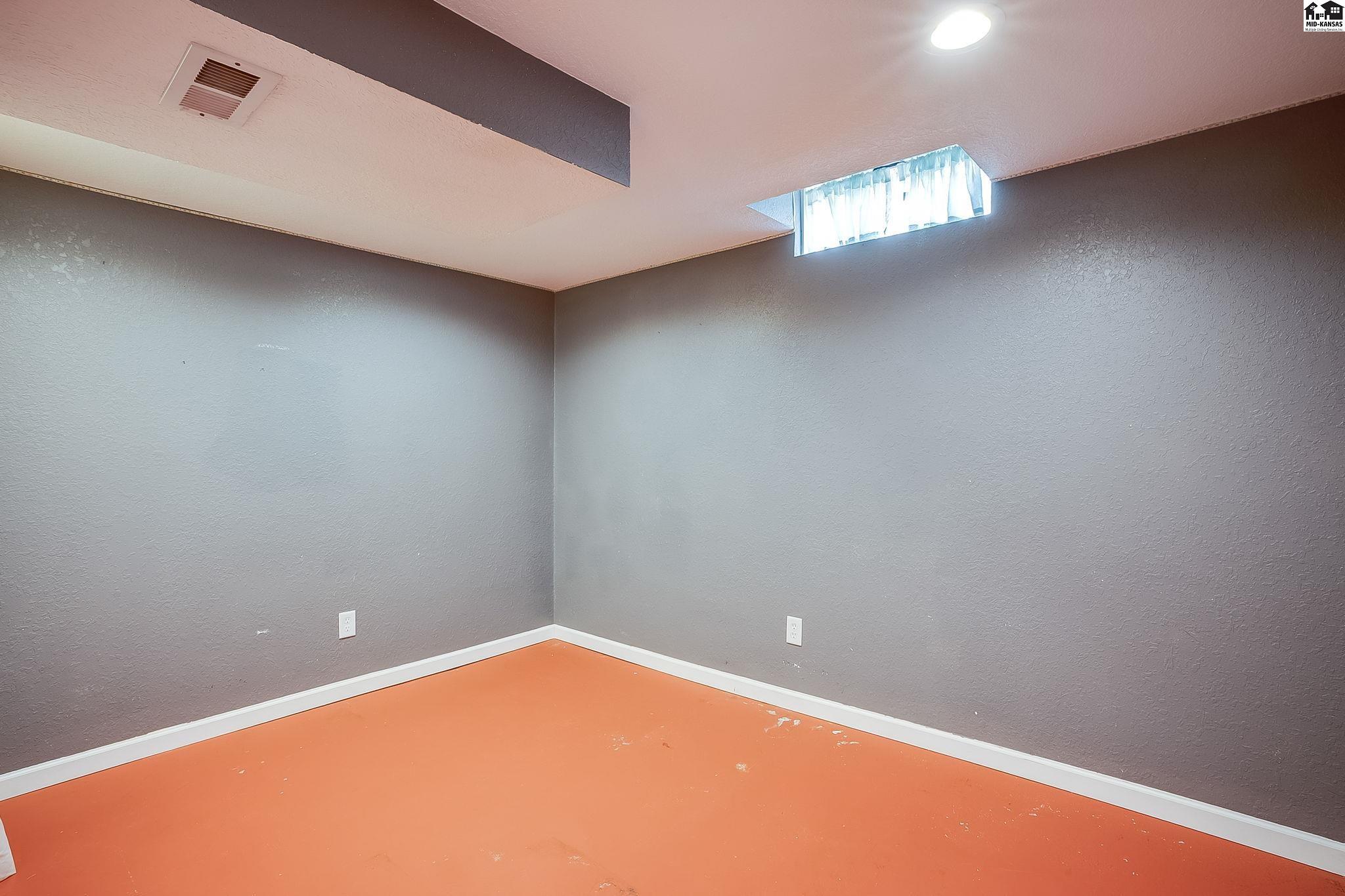 1213 E 14th Avenue Hutchinson KS 67502