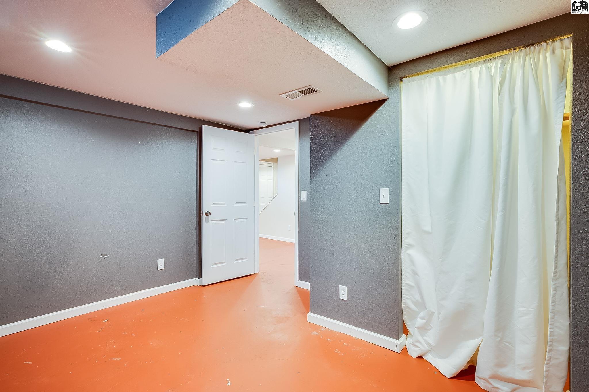 1213 E 14th Avenue Hutchinson KS 67502