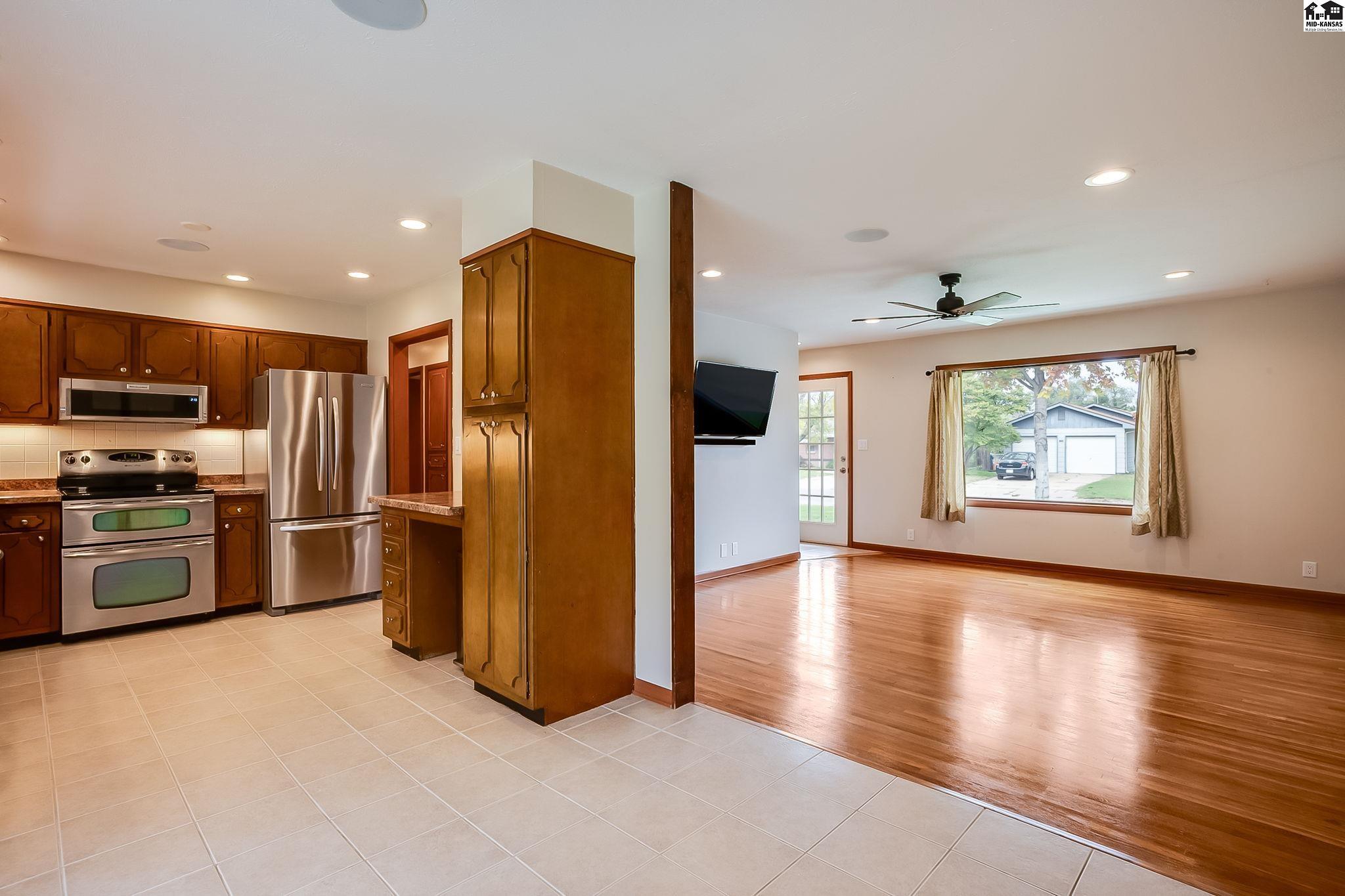 1213 E 14th Avenue Hutchinson KS 67502