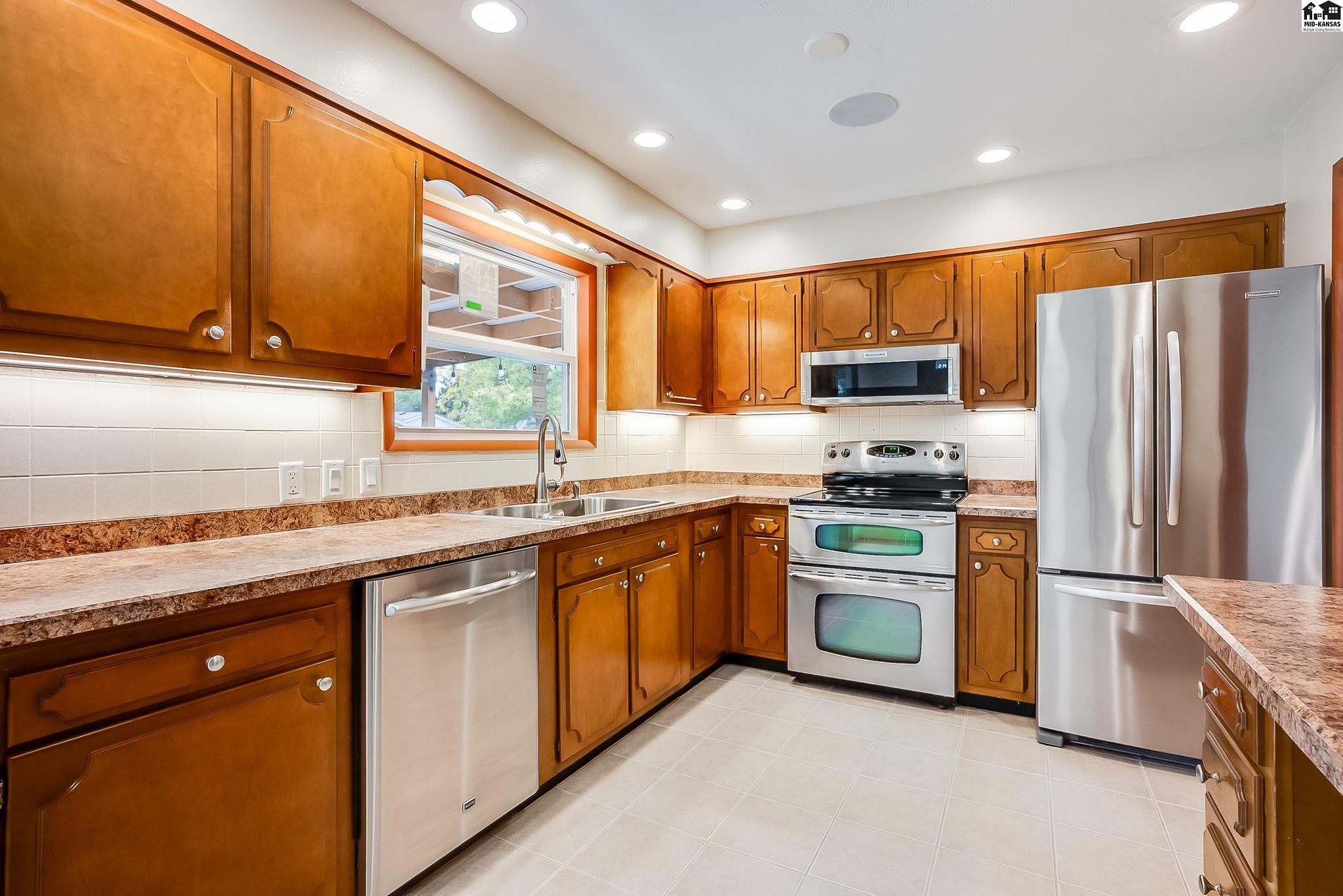 1213 E 14th Avenue Hutchinson KS 67502