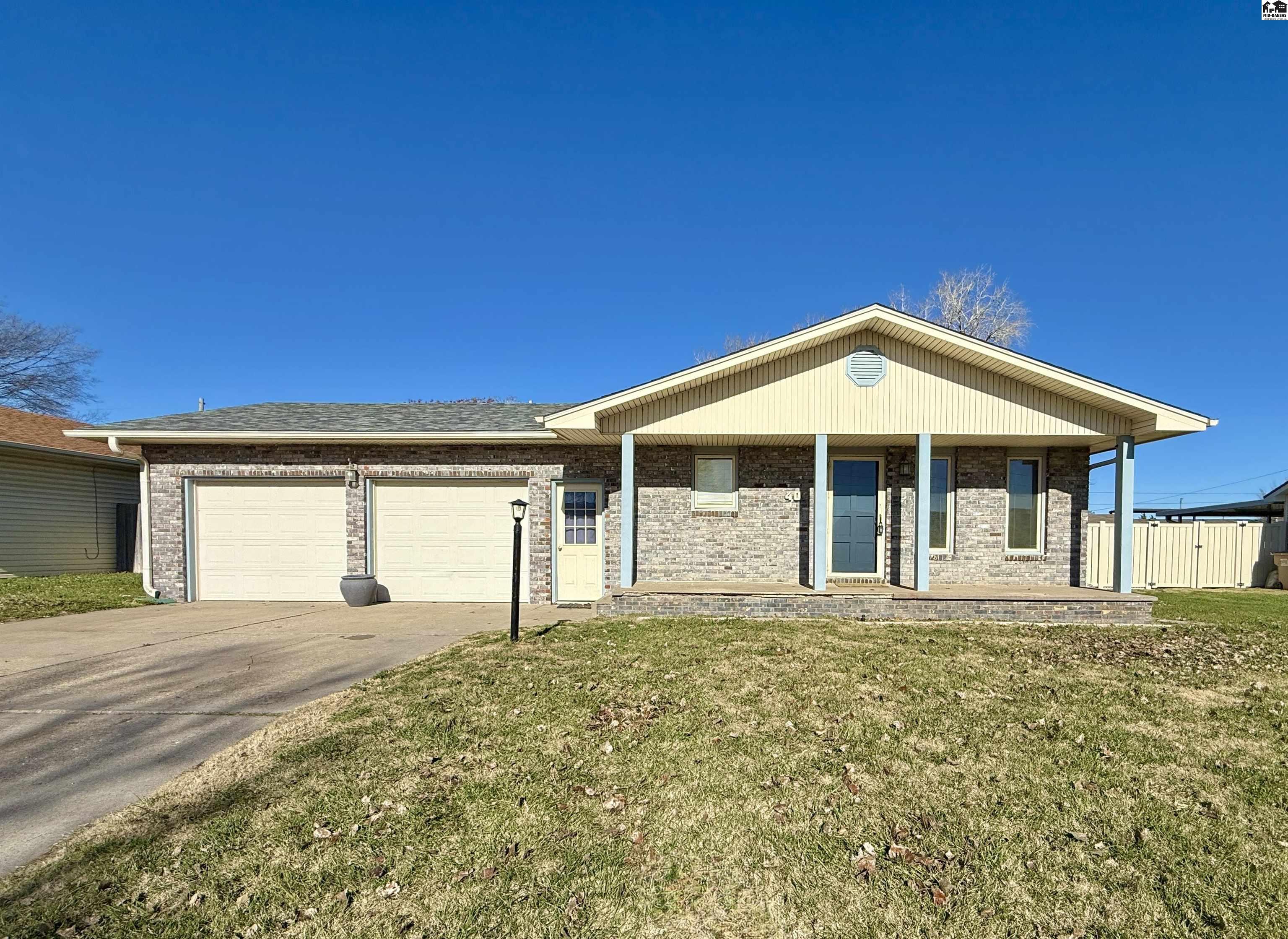 40 E Des Moines Avenue South Hutchinson KS 67505