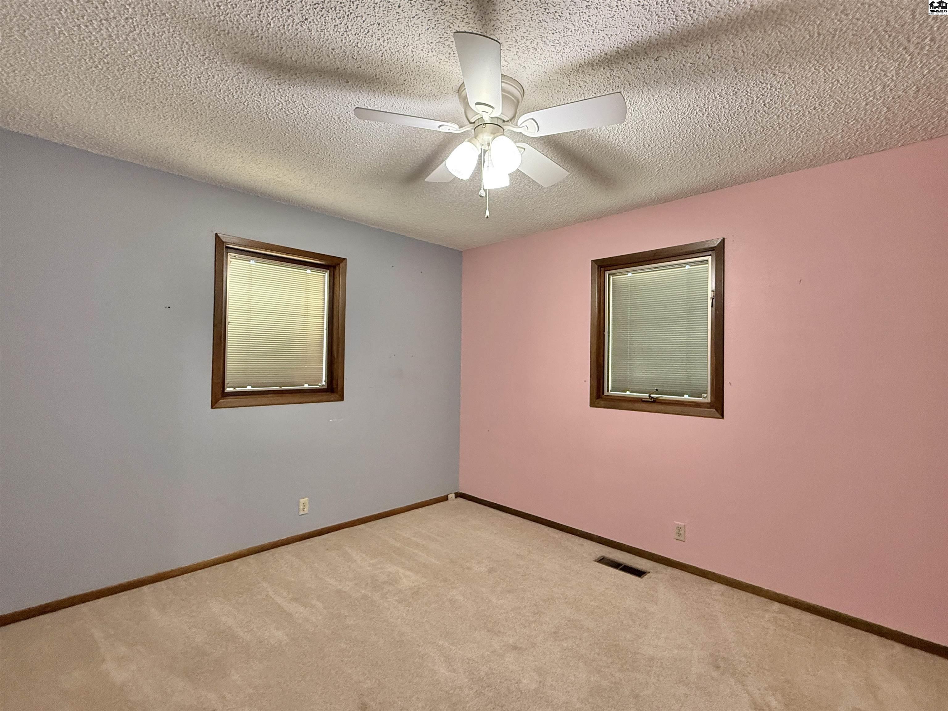 40 E Des Moines Avenue South Hutchinson KS 67505