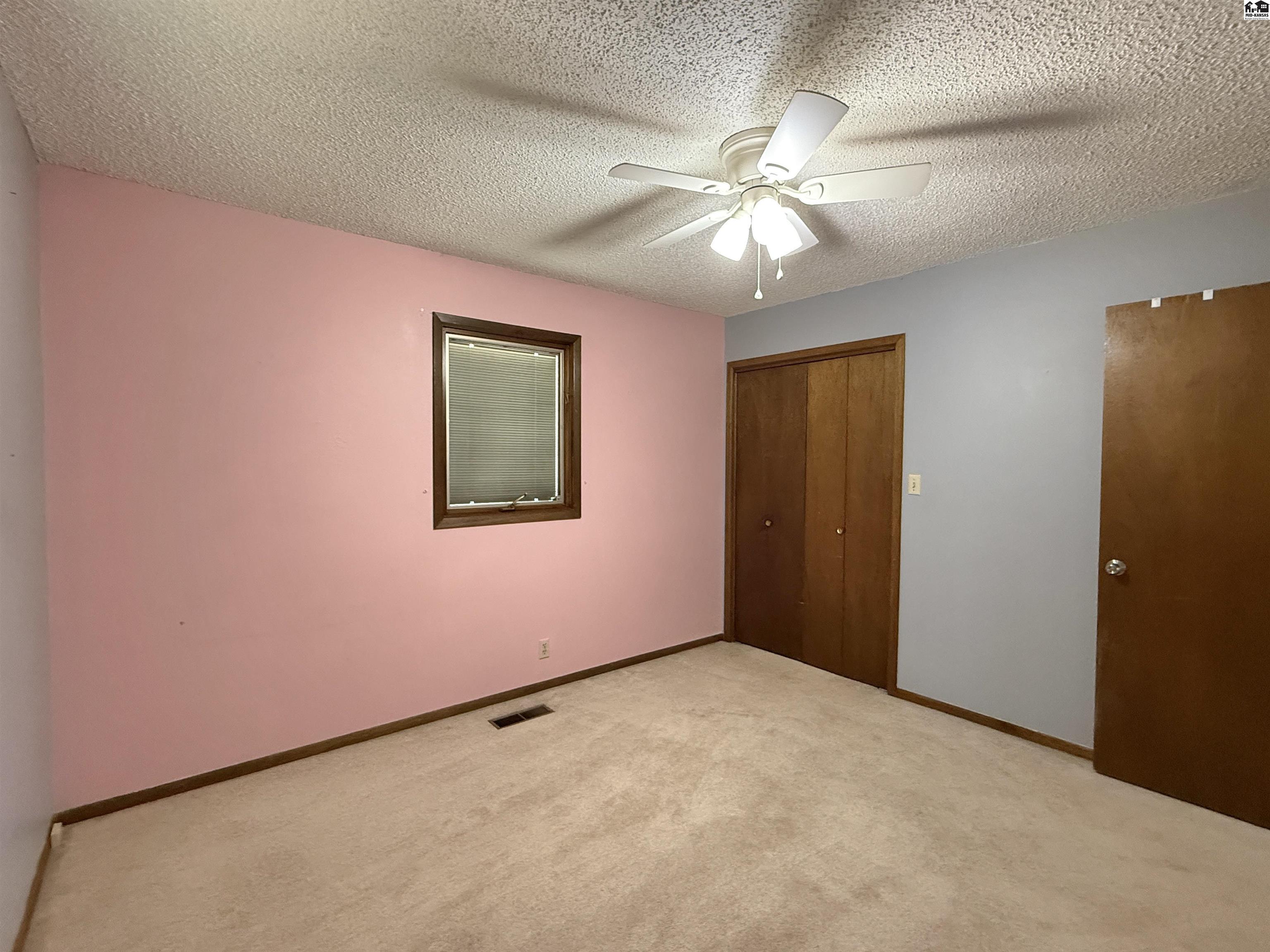 40 E Des Moines Avenue South Hutchinson KS 67505
