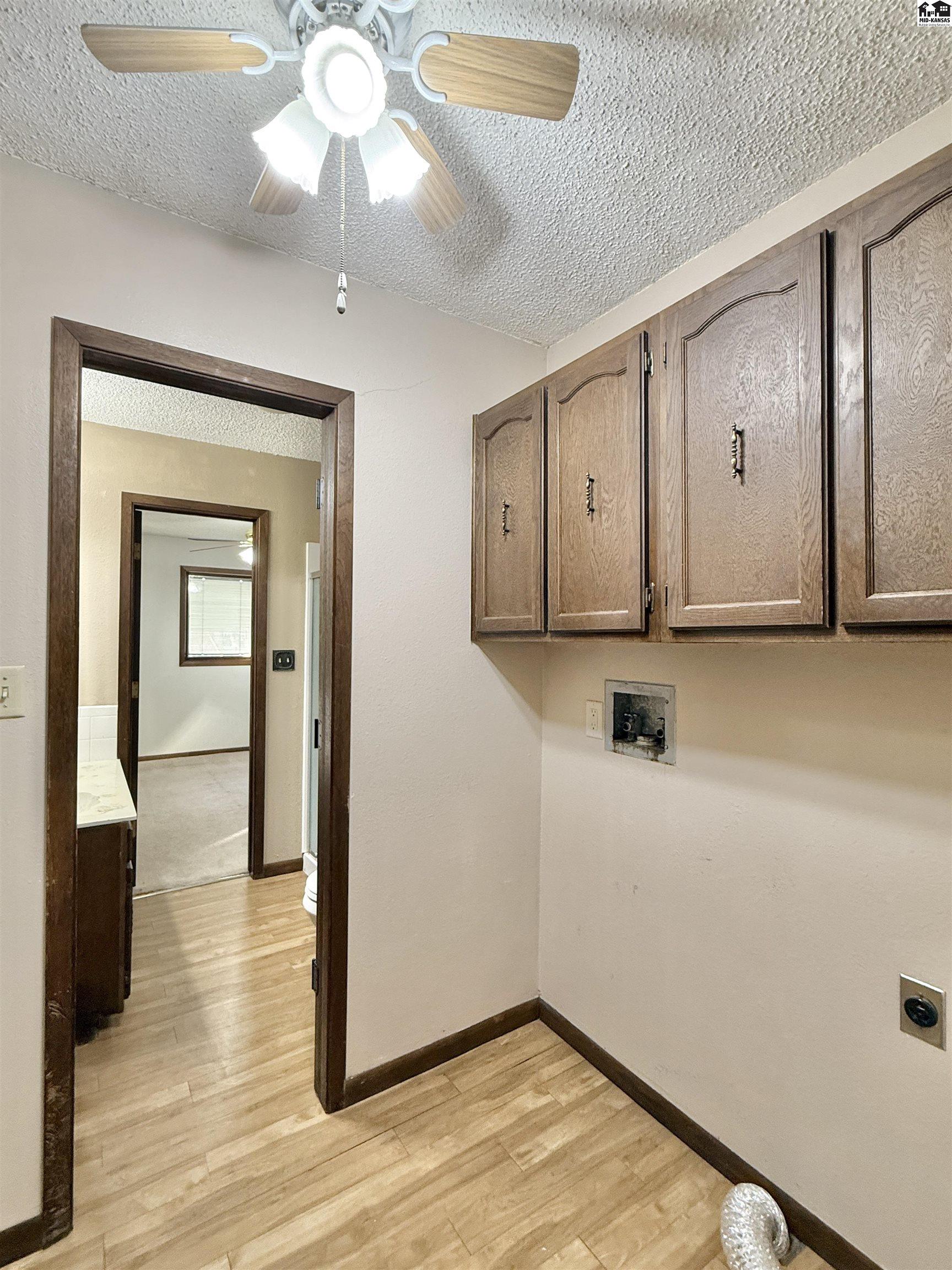 40 E Des Moines Avenue South Hutchinson KS 67505