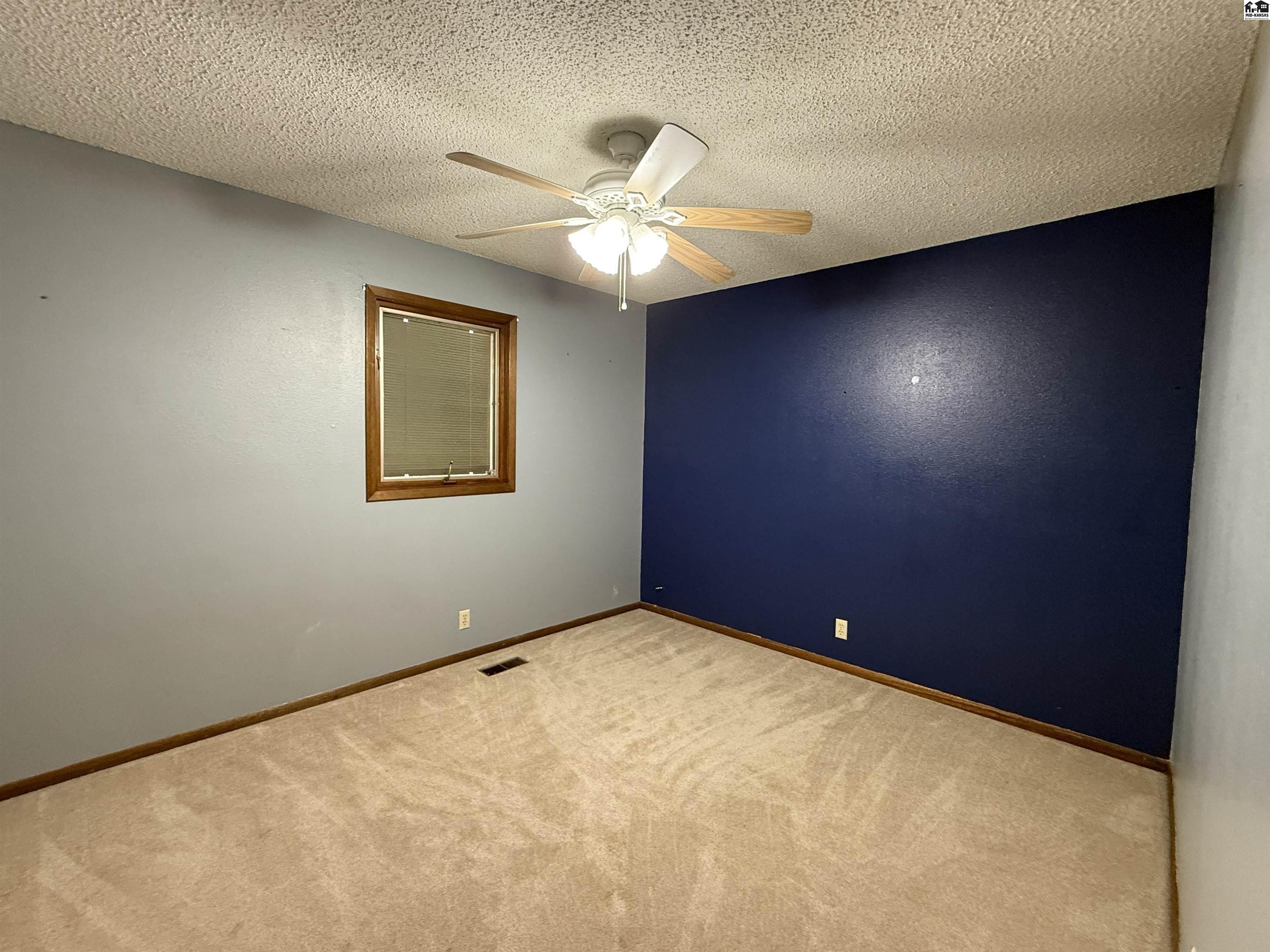 40 E Des Moines Avenue South Hutchinson KS 67505