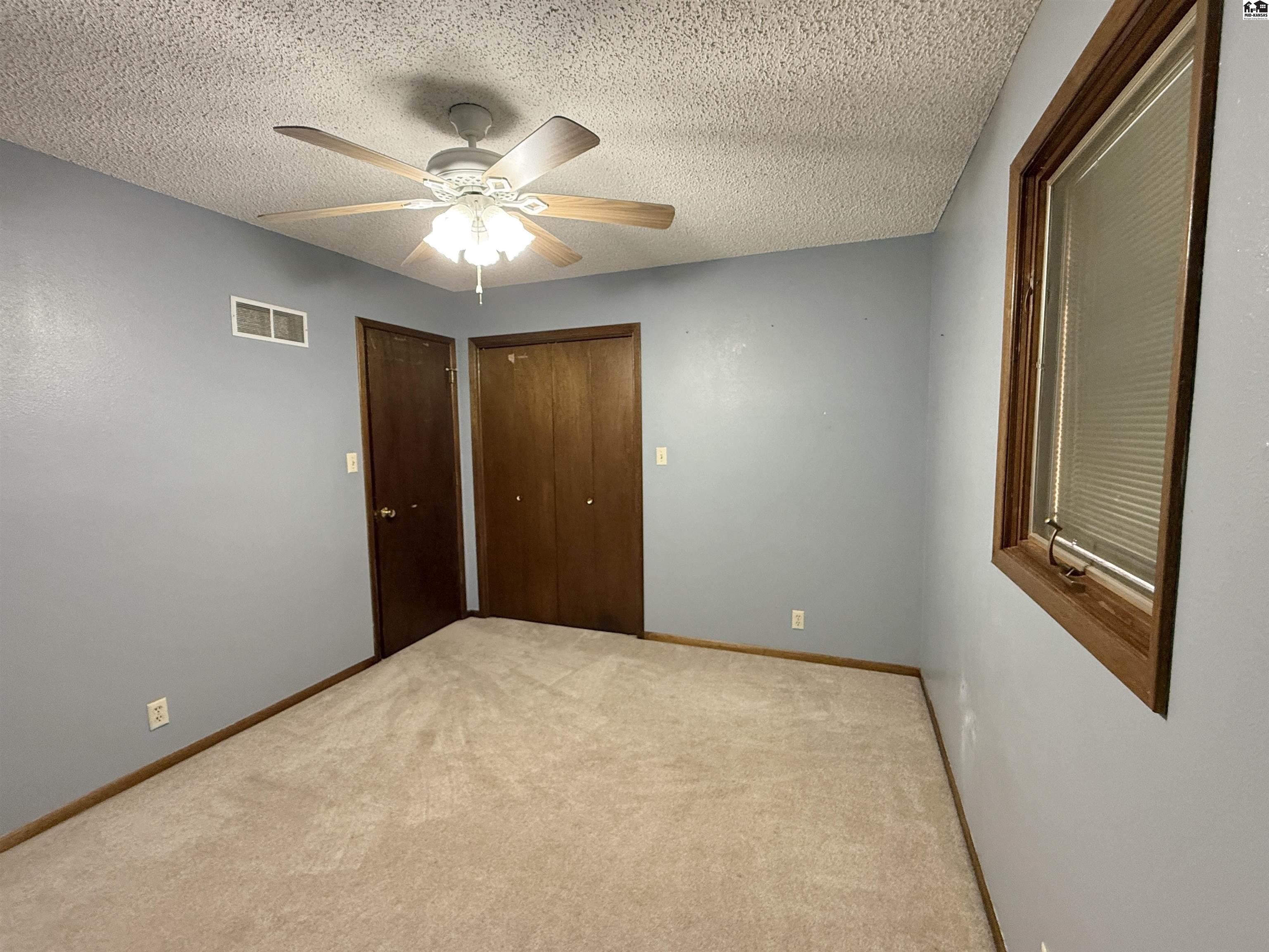 40 E Des Moines Avenue South Hutchinson KS 67505