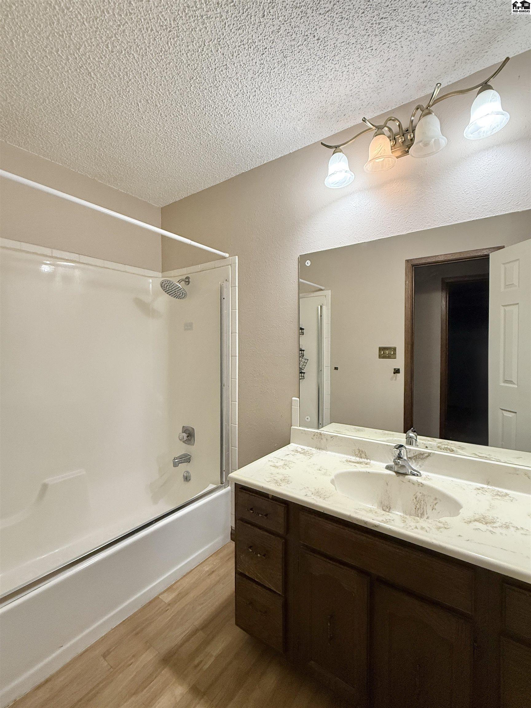 40 E Des Moines Avenue South Hutchinson KS 67505