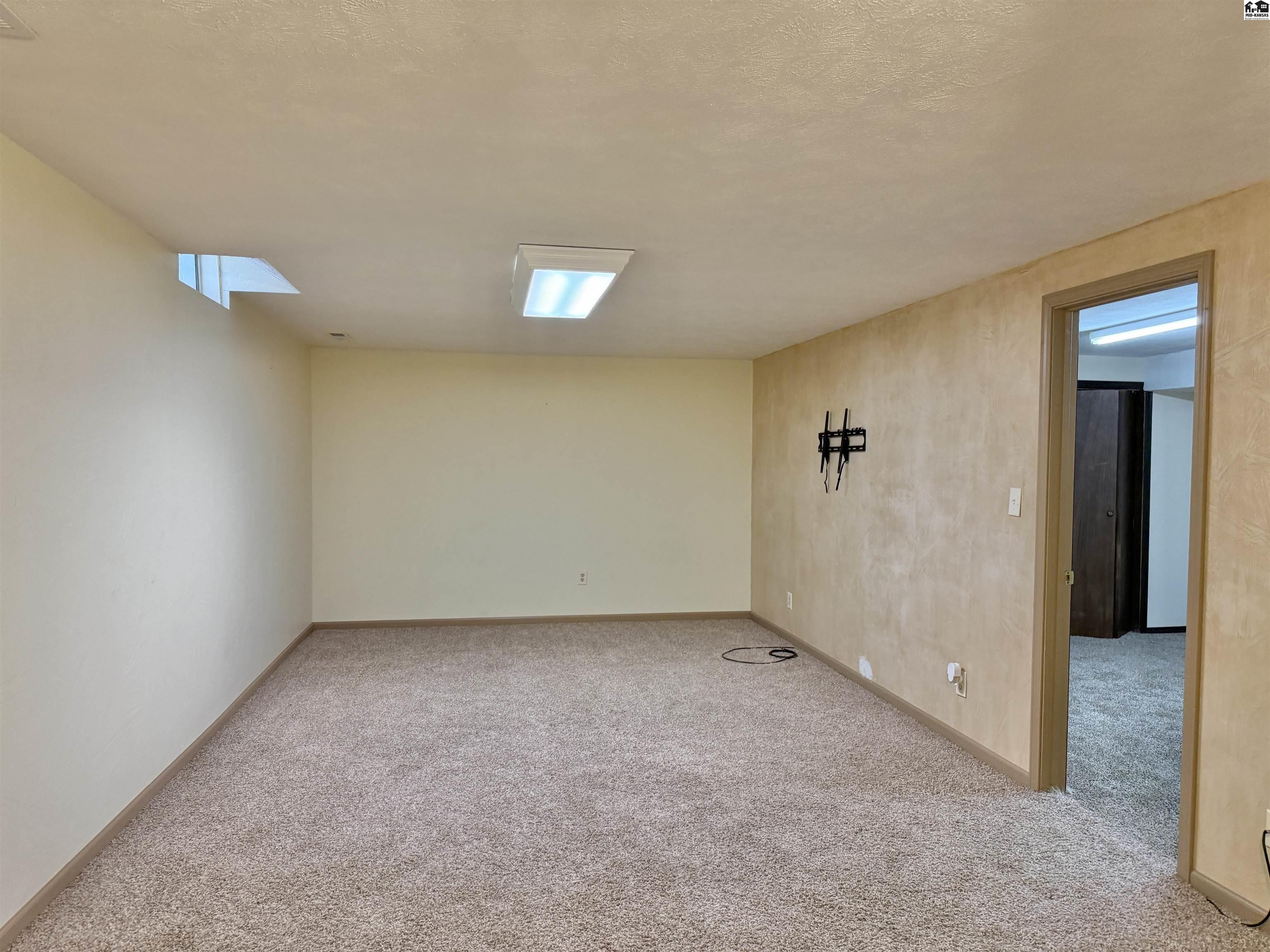 40 E Des Moines Avenue South Hutchinson KS 67505