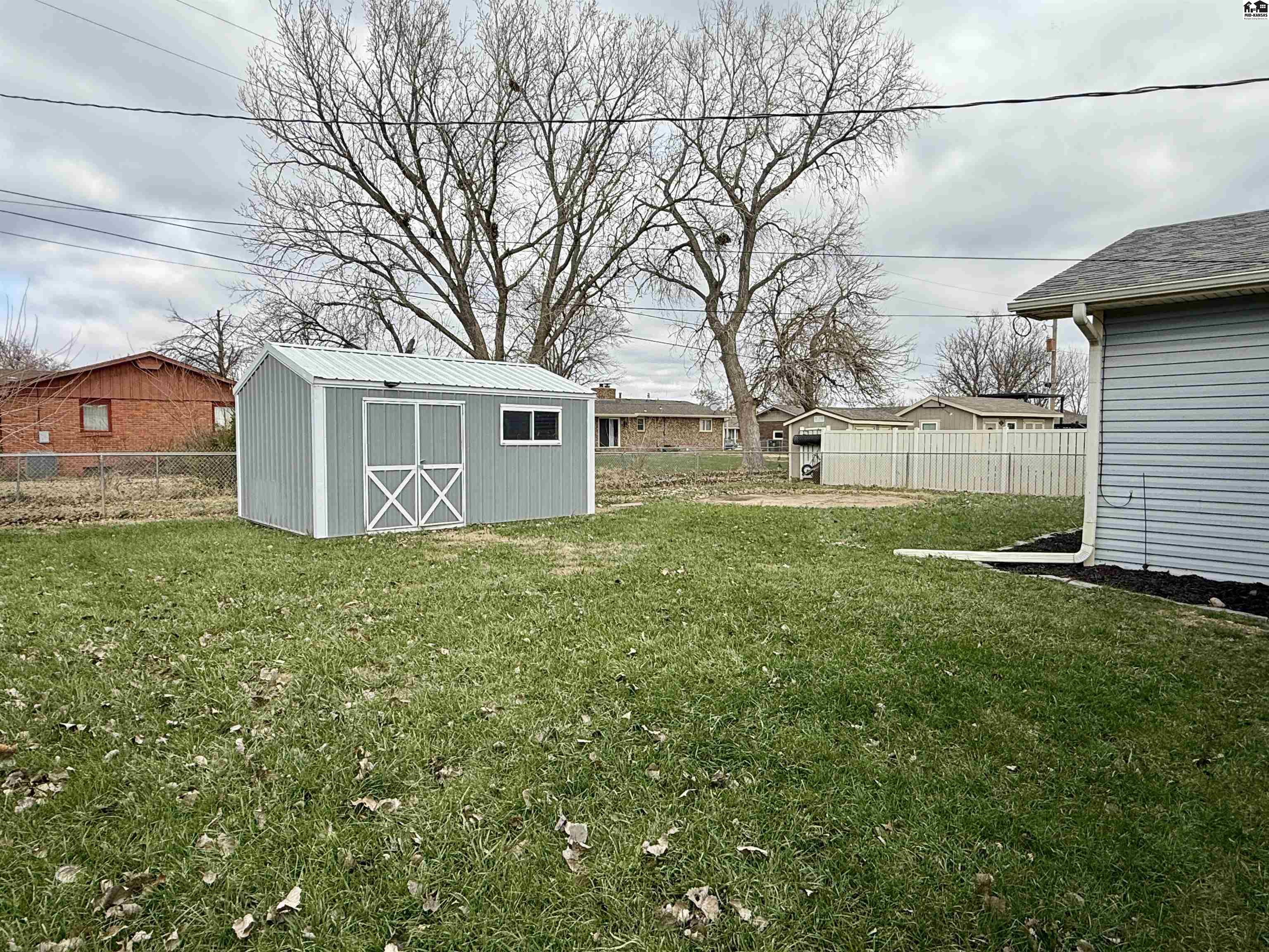 40 E Des Moines Avenue South Hutchinson KS 67505