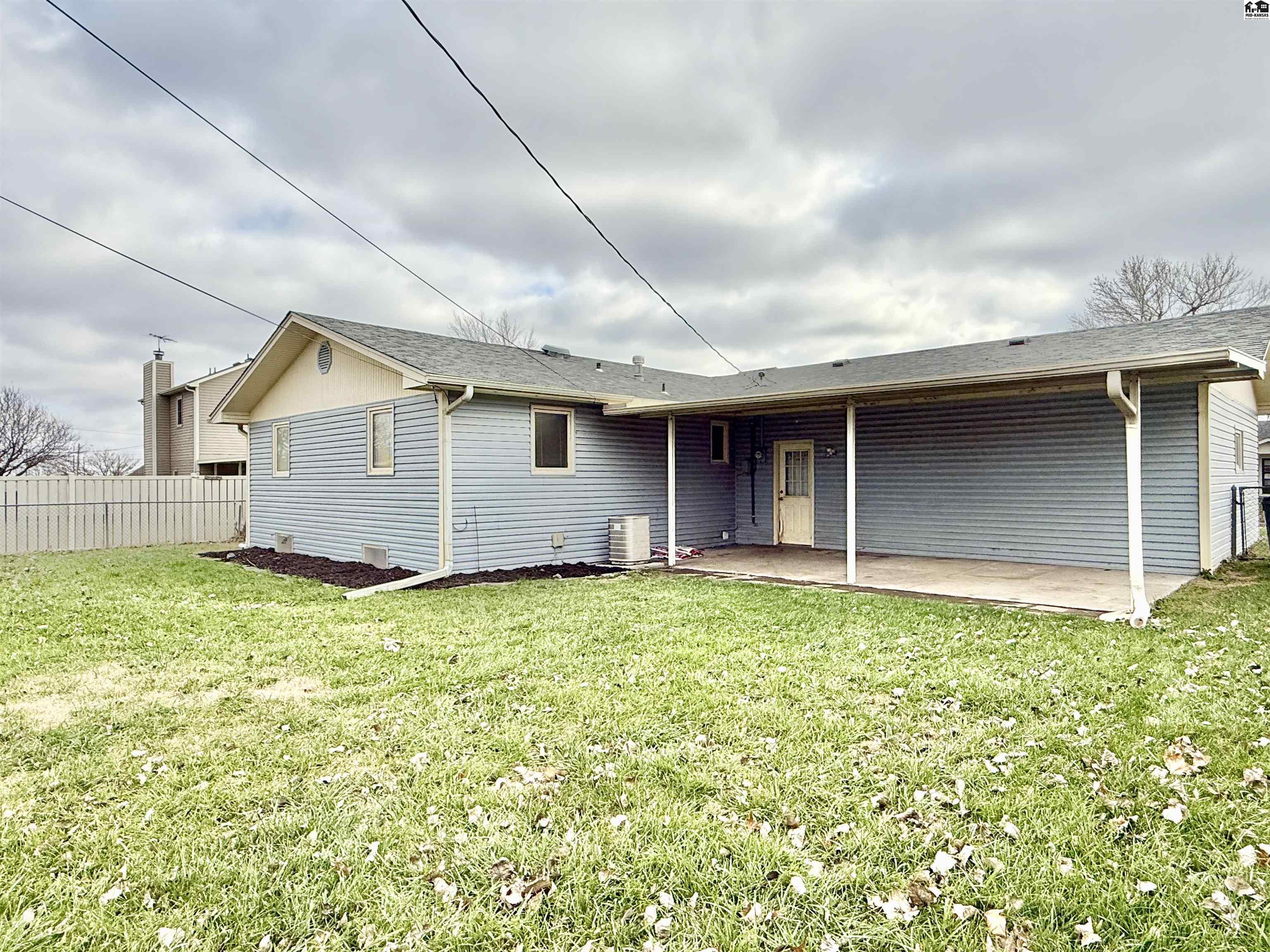 40 E Des Moines Avenue South Hutchinson KS 67505
