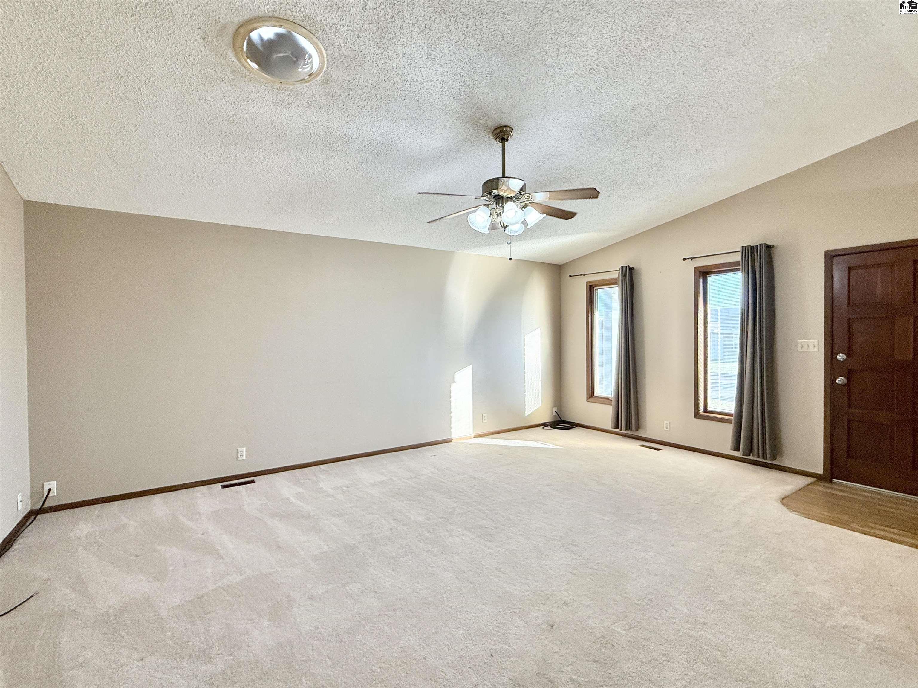 40 E Des Moines Avenue South Hutchinson KS 67505