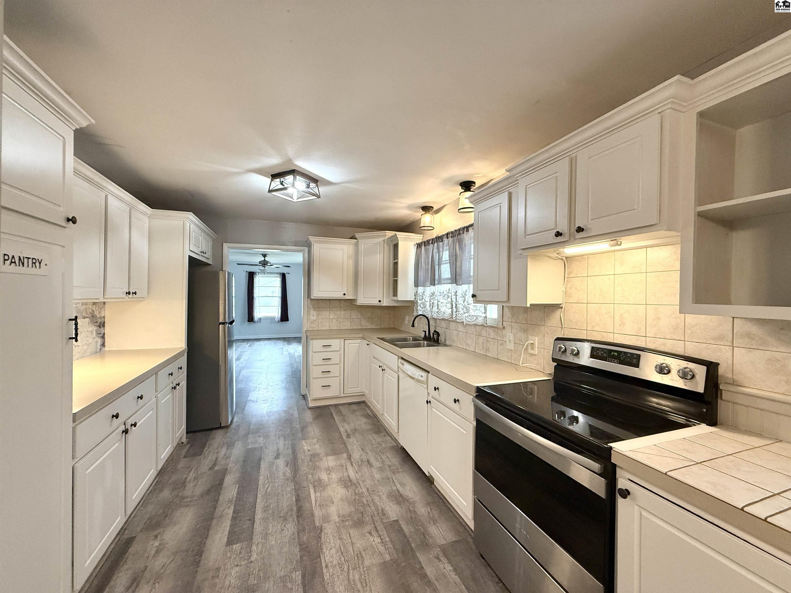 230 E 7th Street Halstead KS 67056