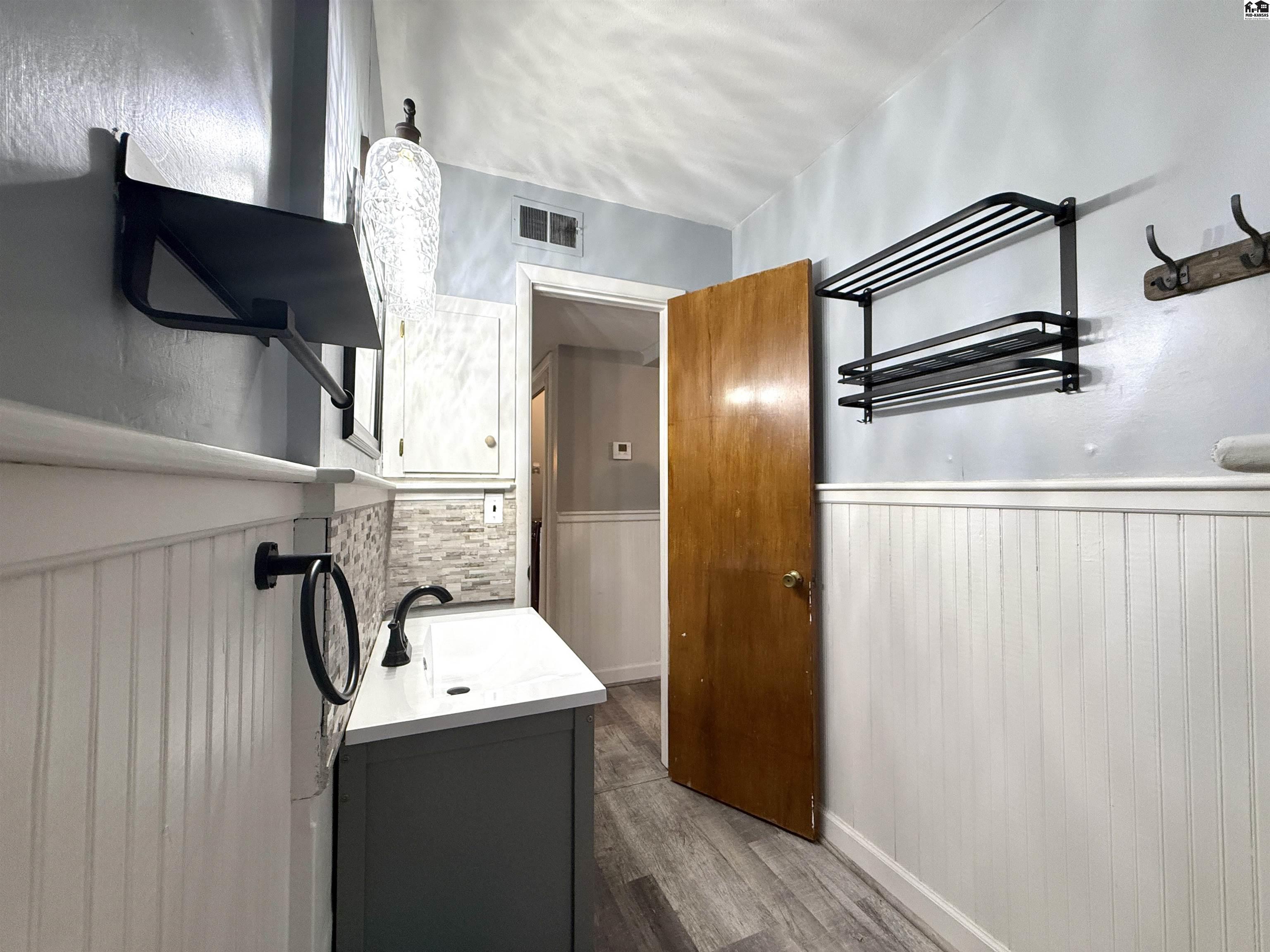 230 E 7th Street Halstead KS 67056