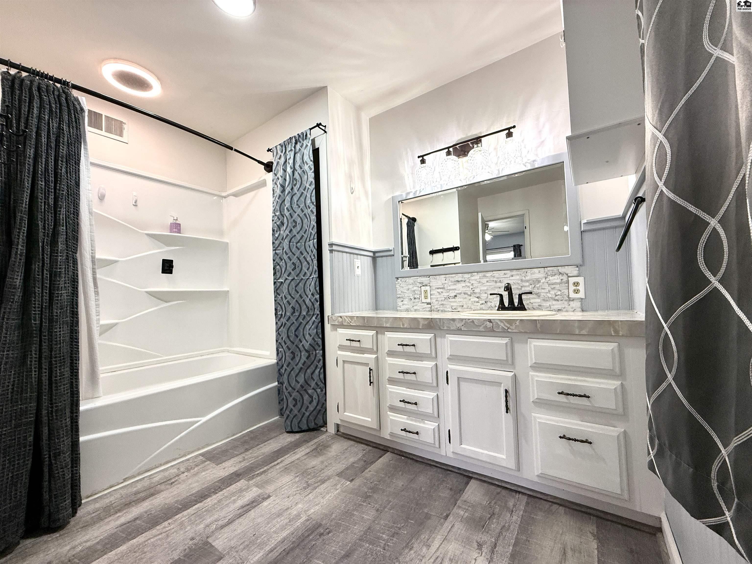 230 E 7th Street Halstead KS 67056