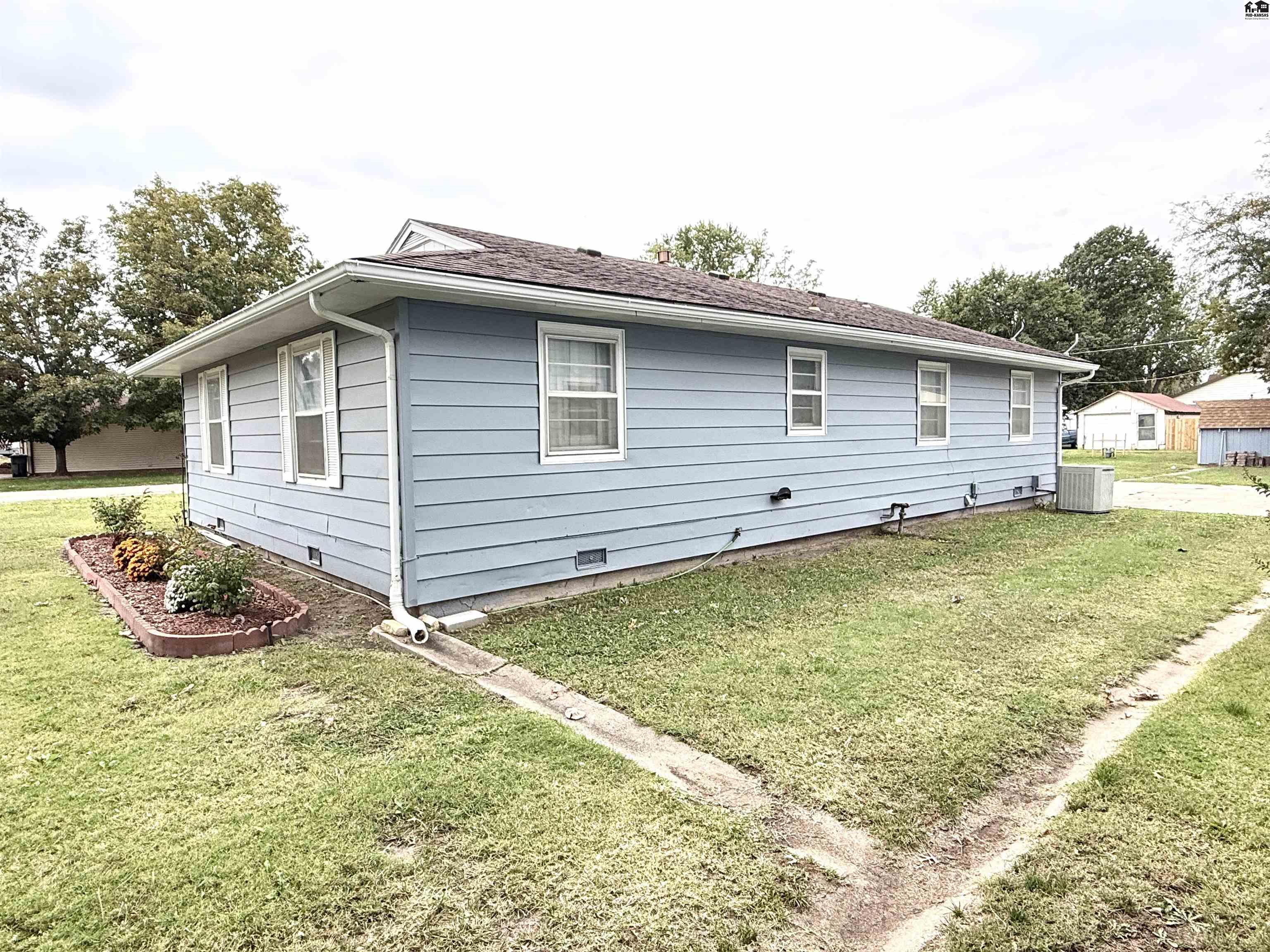 230 E 7th Street Halstead KS 67056