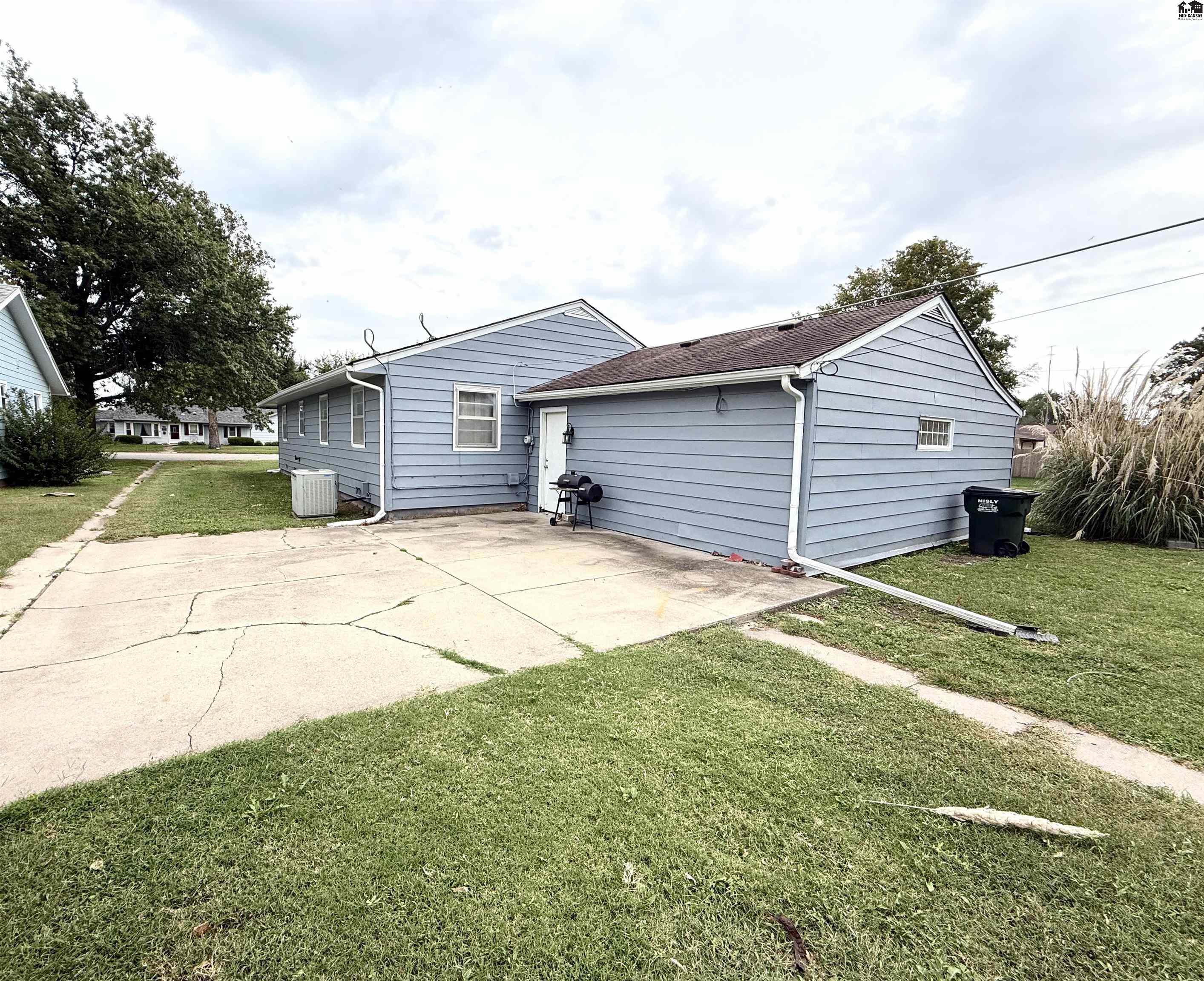 230 E 7th Street Halstead KS 67056