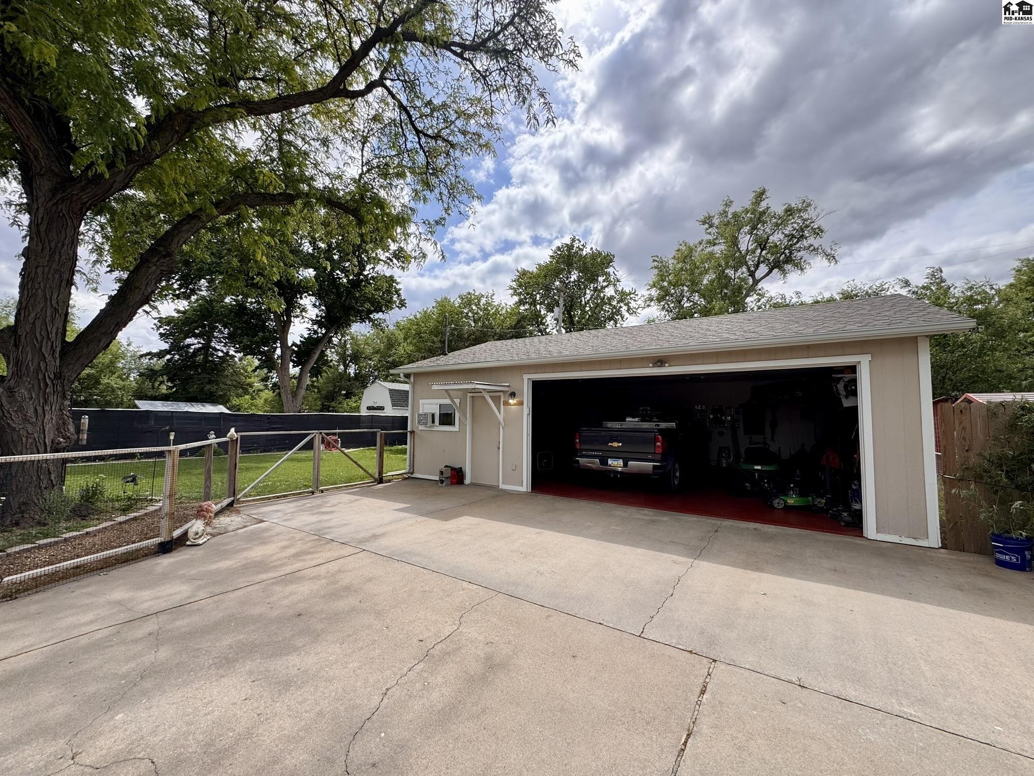 403 S William Street Hutchinson KS 67501