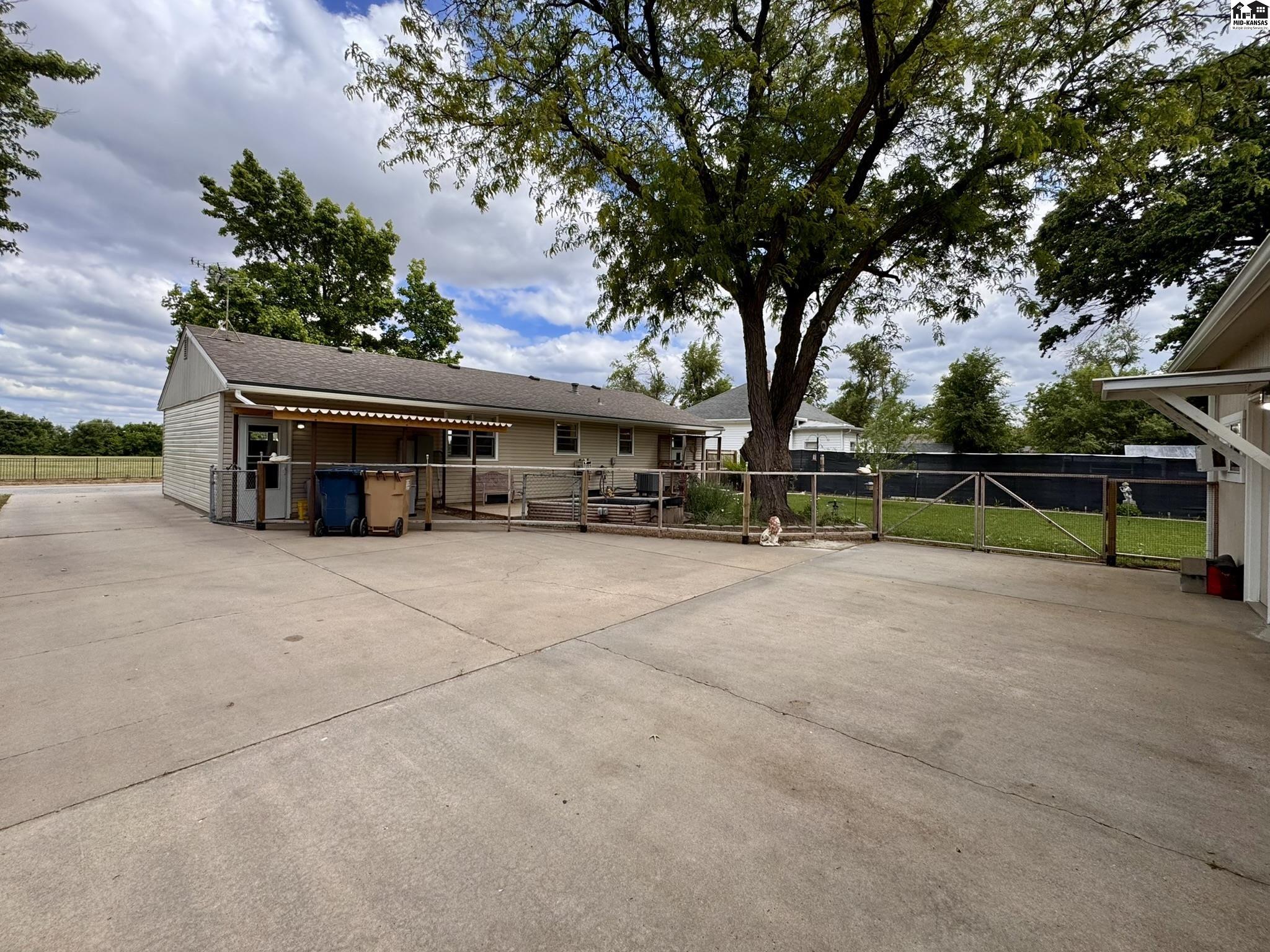 403 S William Street Hutchinson KS 67501