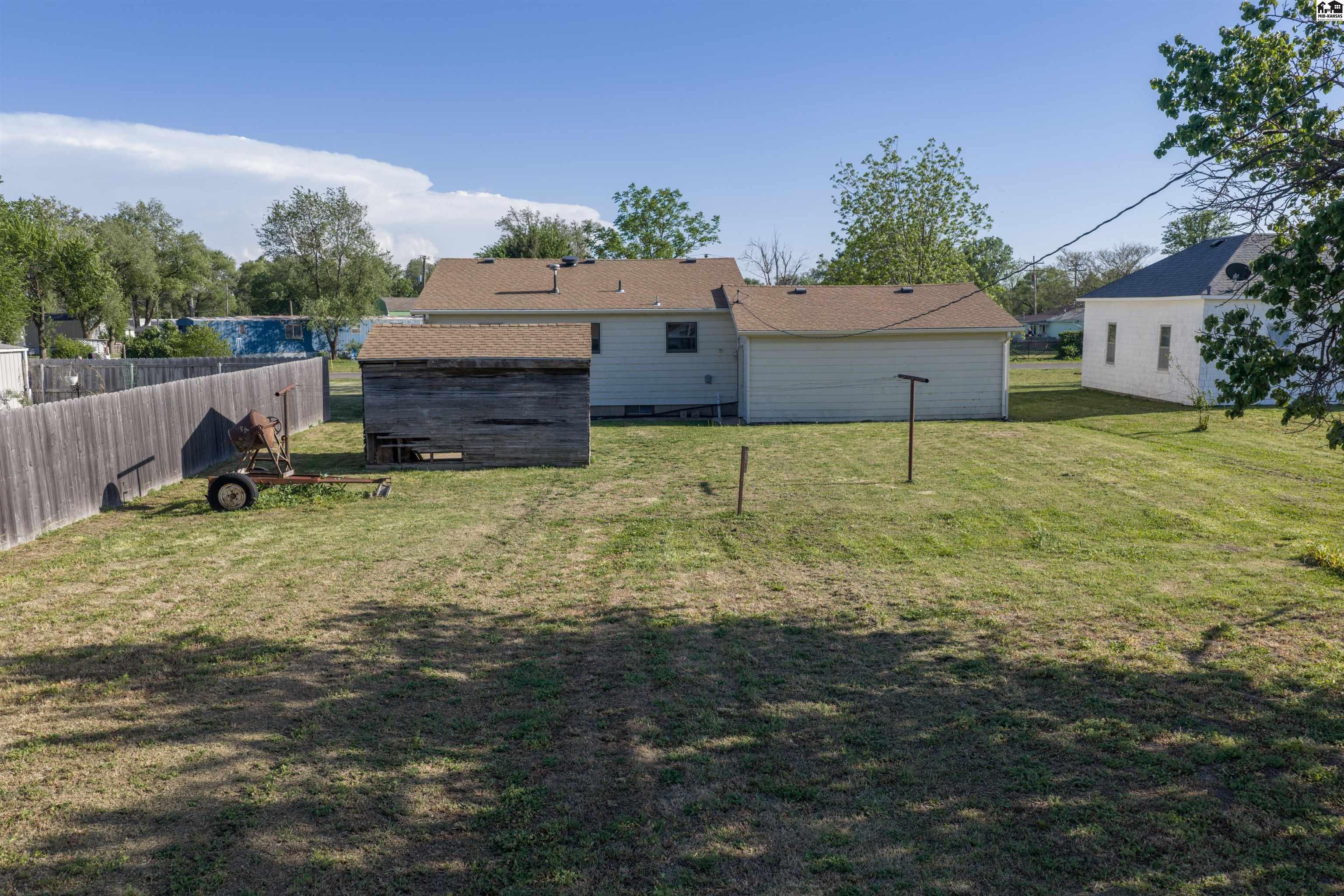 408 E Avenue C South Hutchinson KS 67505